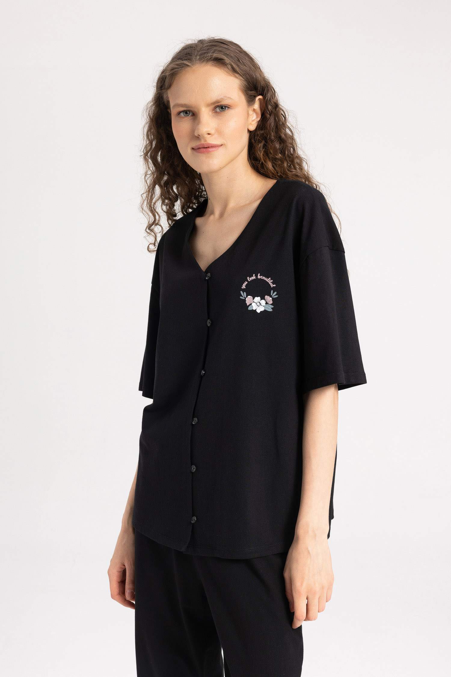 طقم بيجاما قصة عادية نص كم من Fall in love - قطعتين