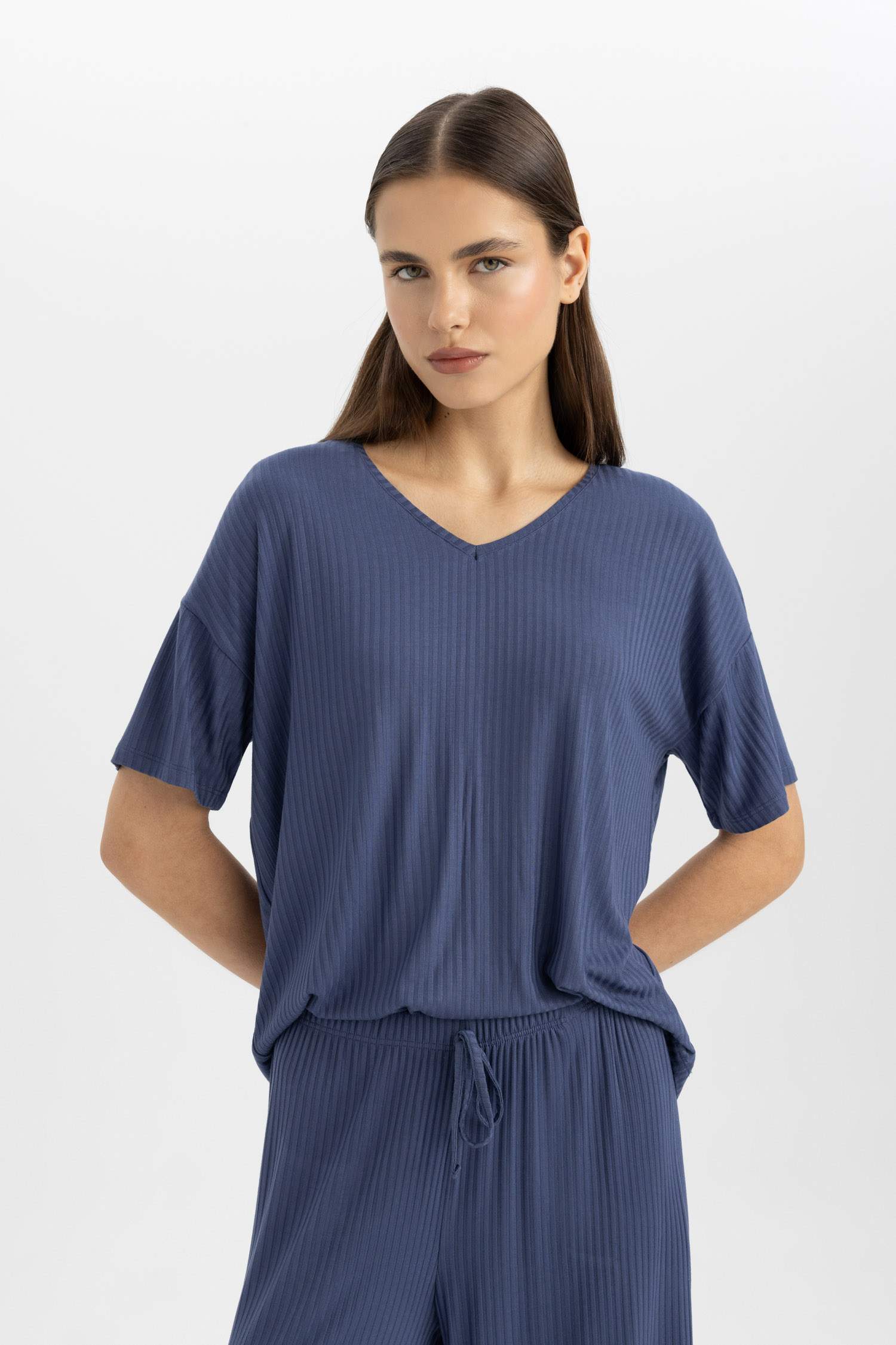 Haut de pyjama à manches courtes et col en V de Fall in Love