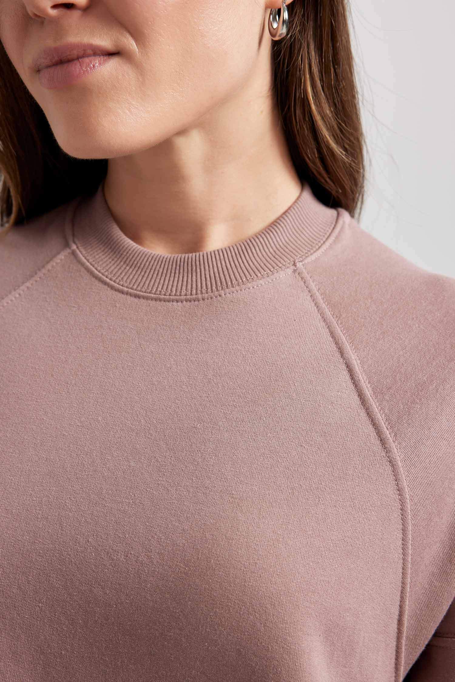 سويت تونيك خفيف وردي قصة عادية بياقة مستديرة ببطانة ناعمة