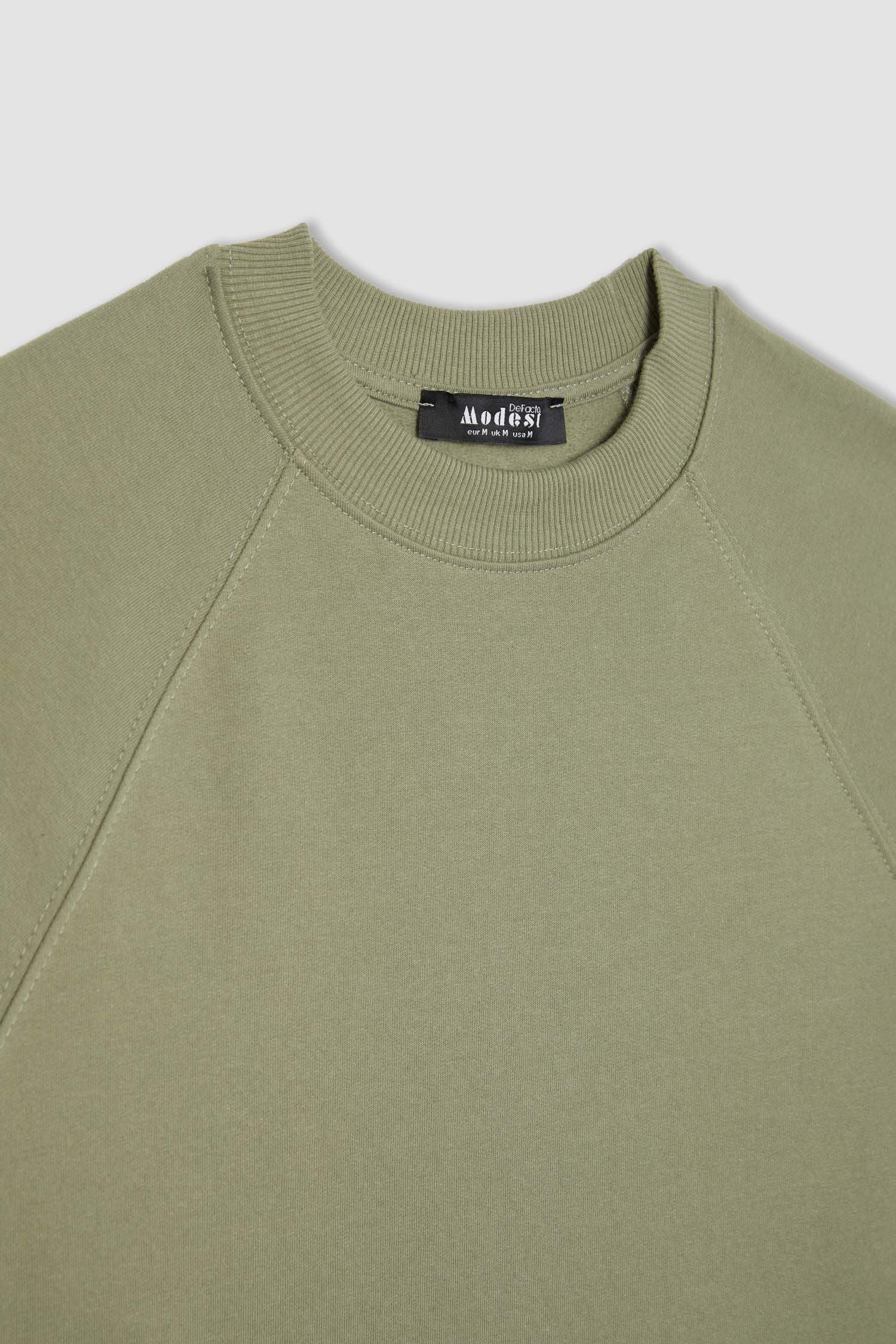 سويت تونيك خفيف كاكي فاتح قصة عادية بياقة مستديرة ببطانة ناعمة