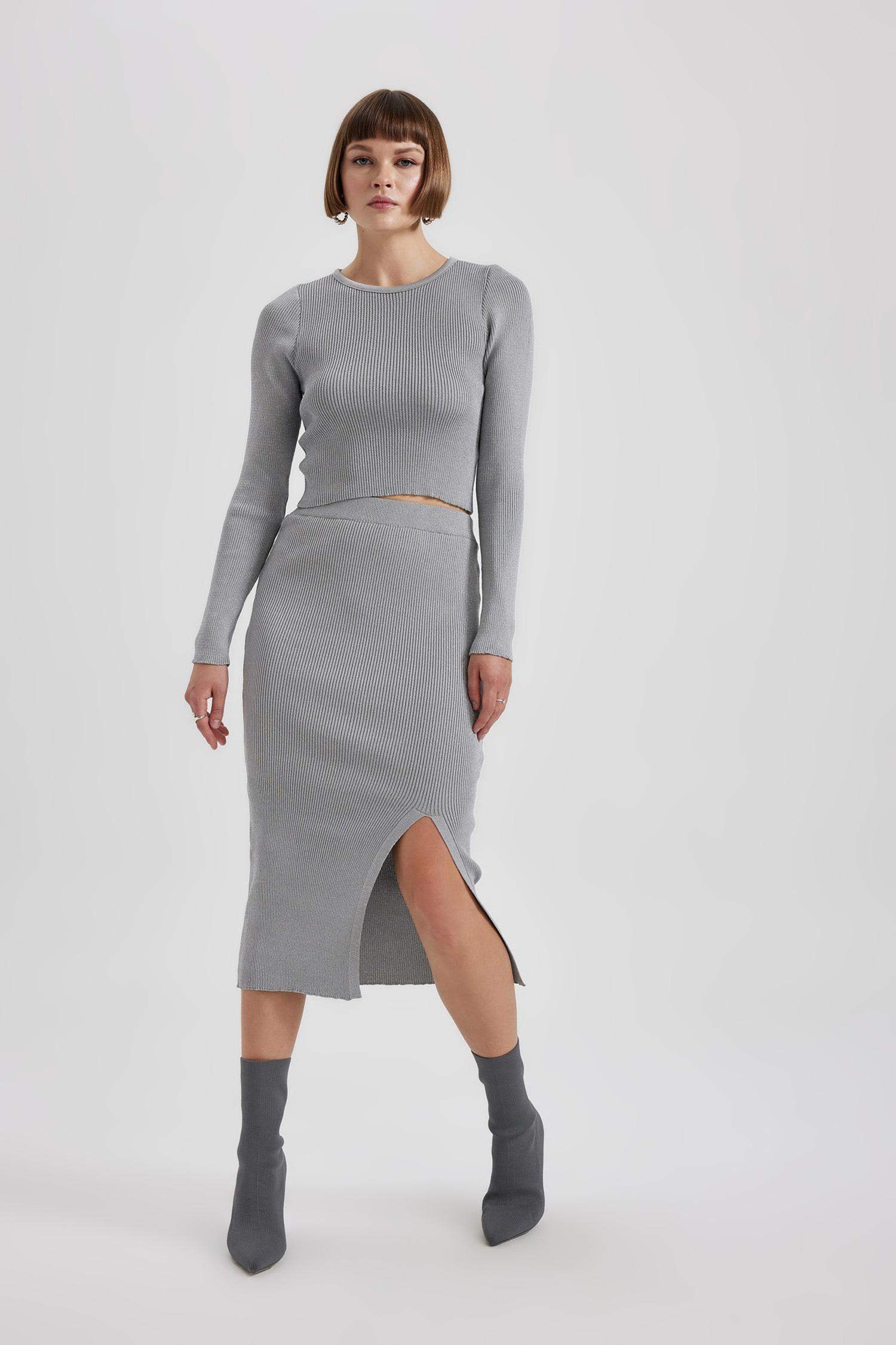 تنورة سليم فيت قماش لامع