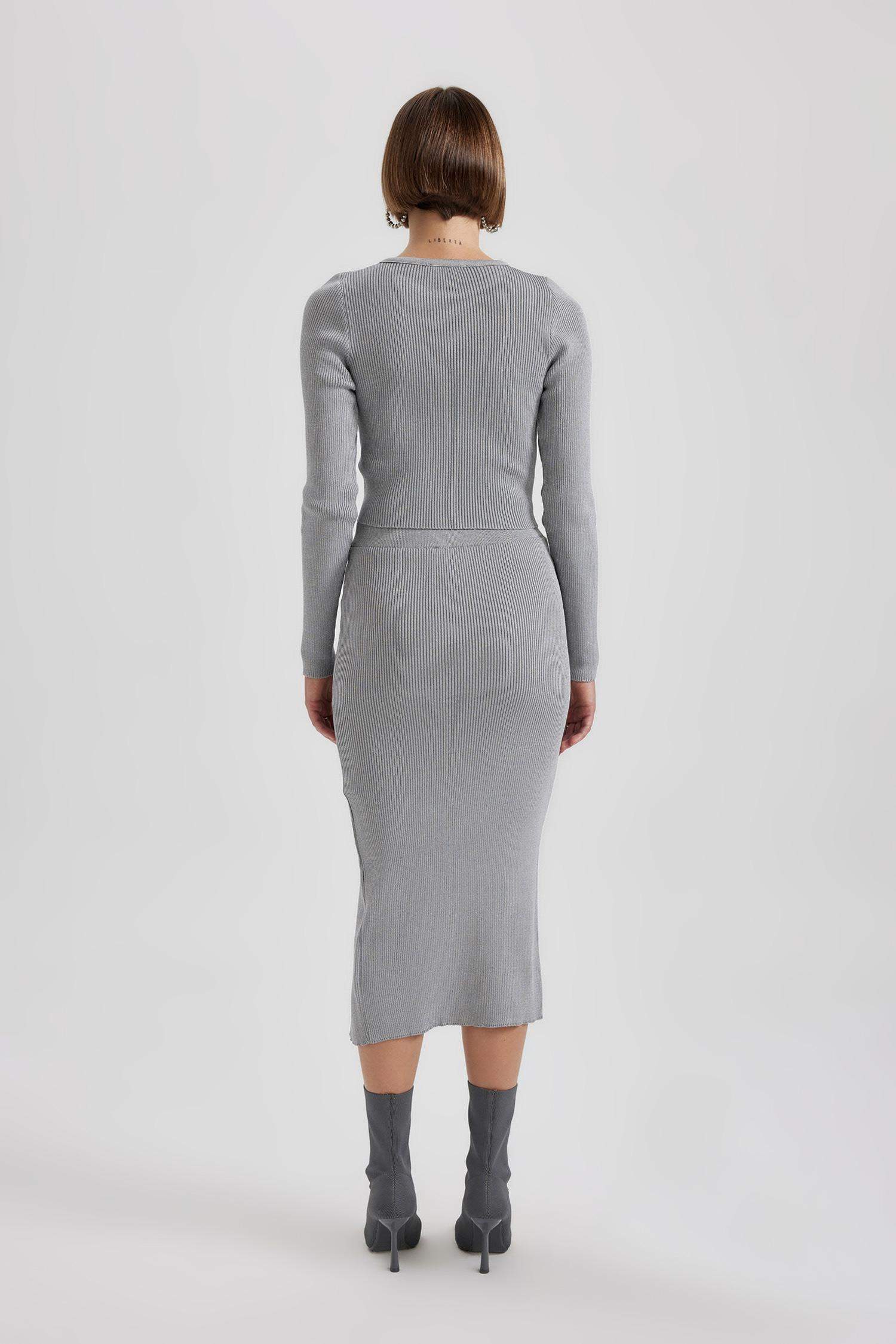 تنورة سليم فيت قماش لامع