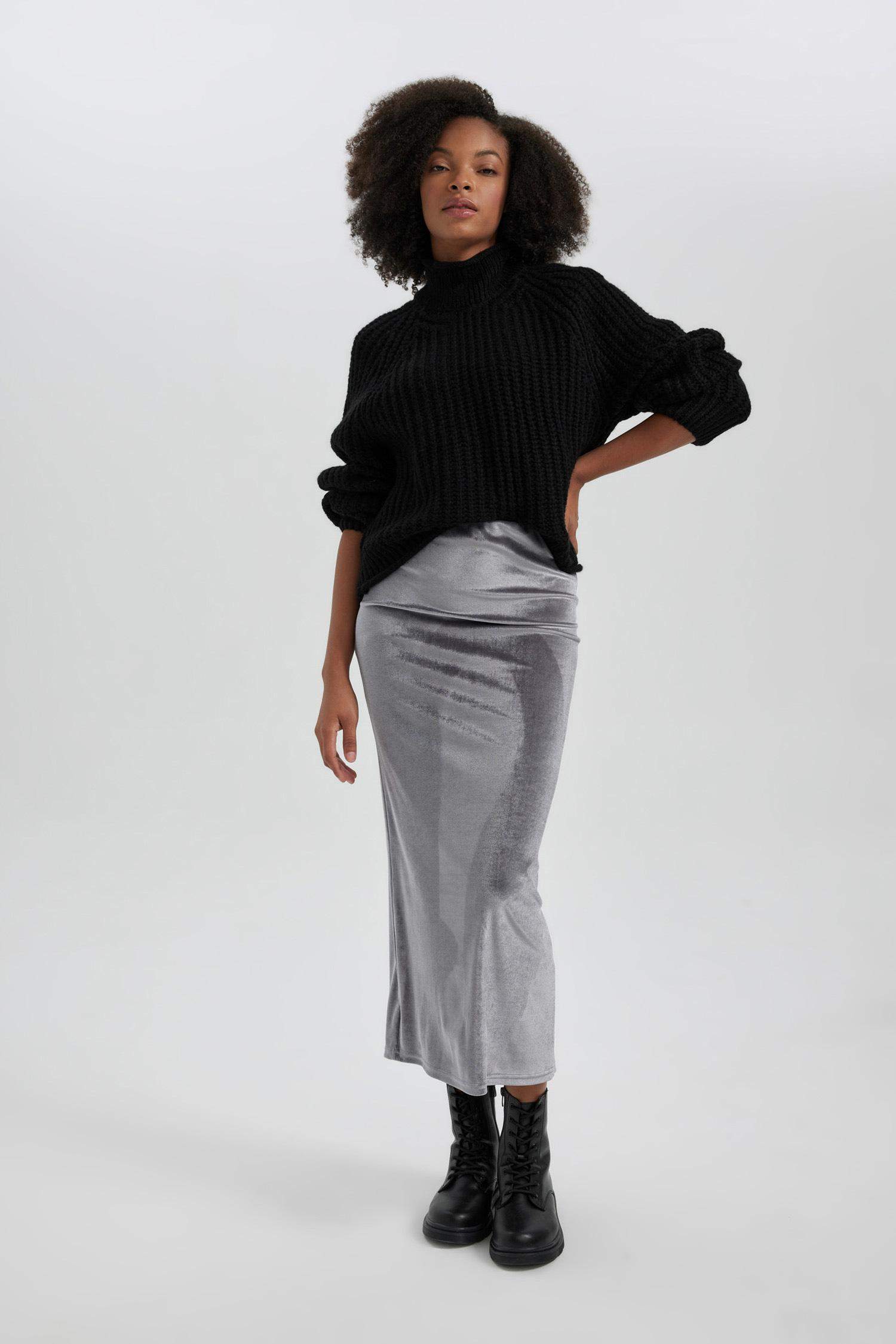 جيبة طويلة ضيقة