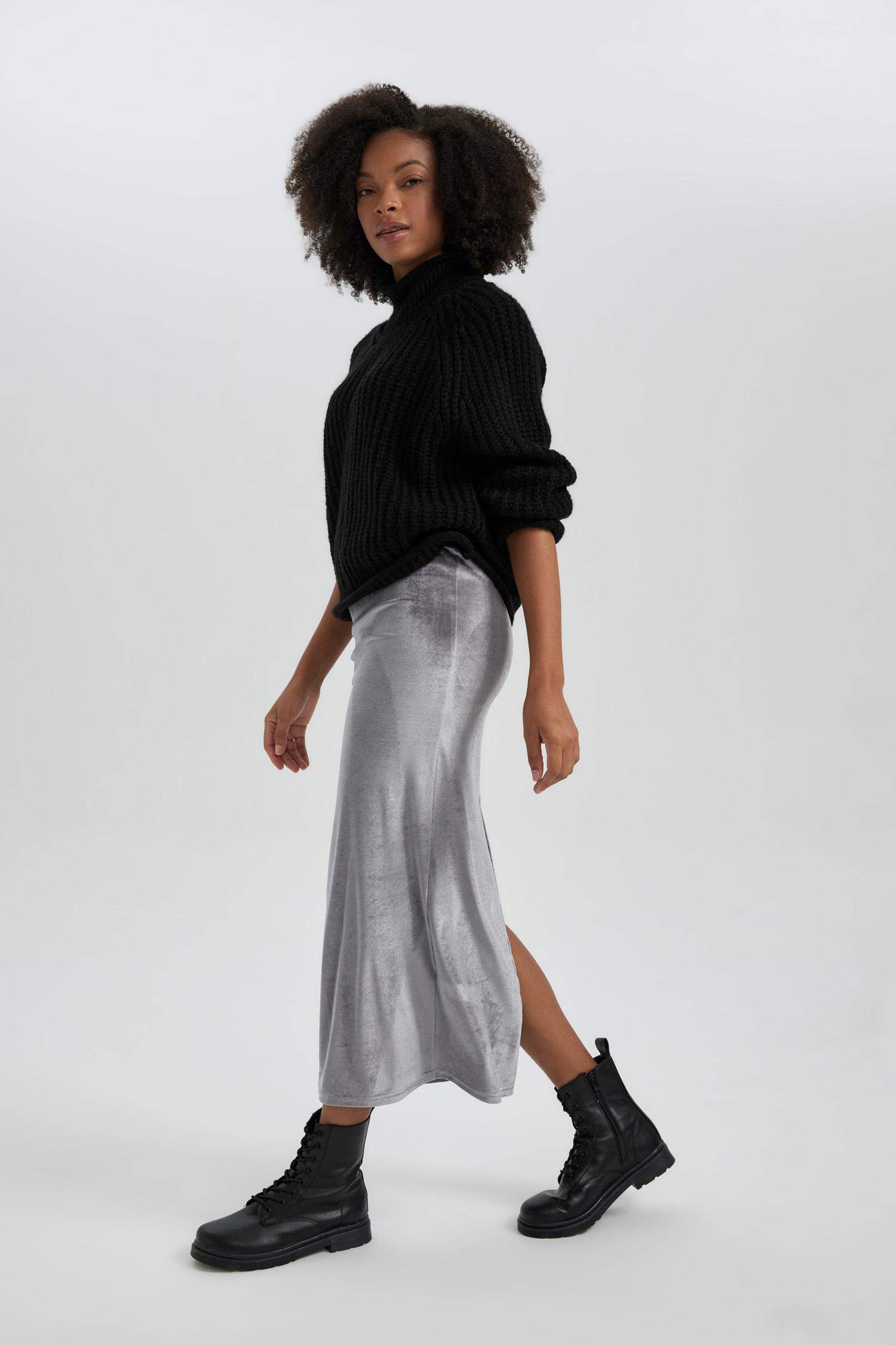 جيبة طويلة ضيقة