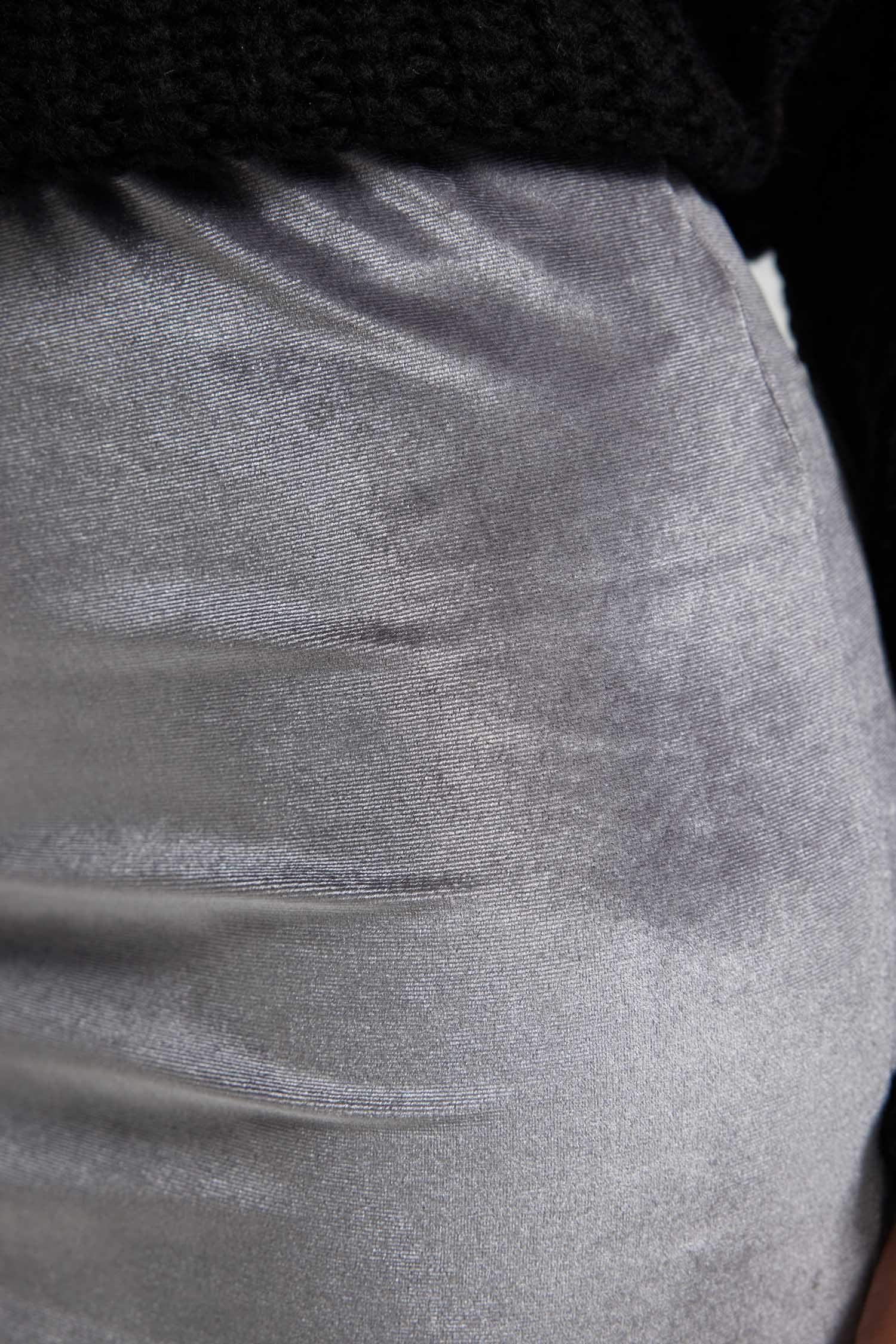 جيبة طويلة ضيقة