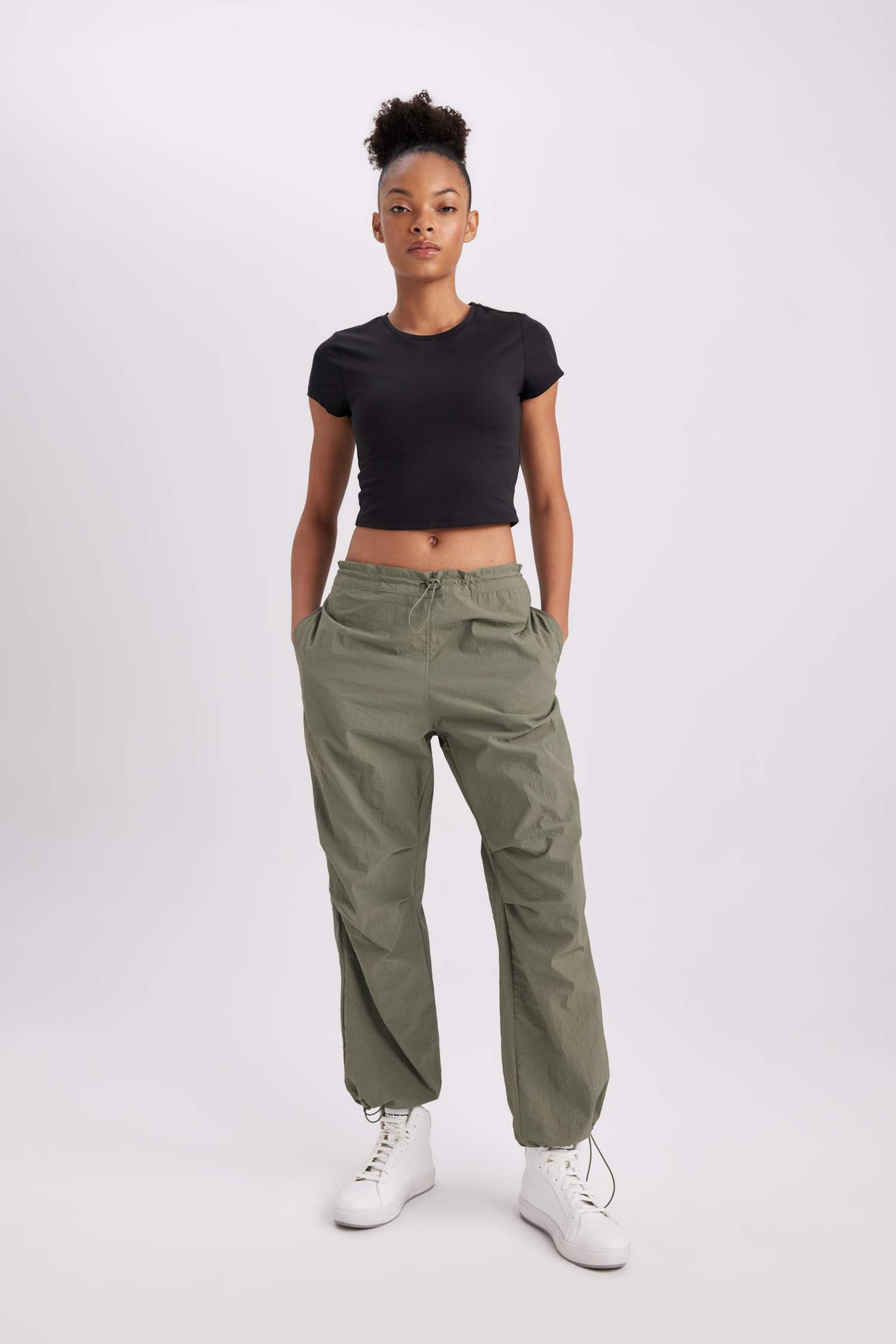 DeFactoFit Oversize Geniş Kalıp Sporcu Paraşüt Pantolon Standart Boy