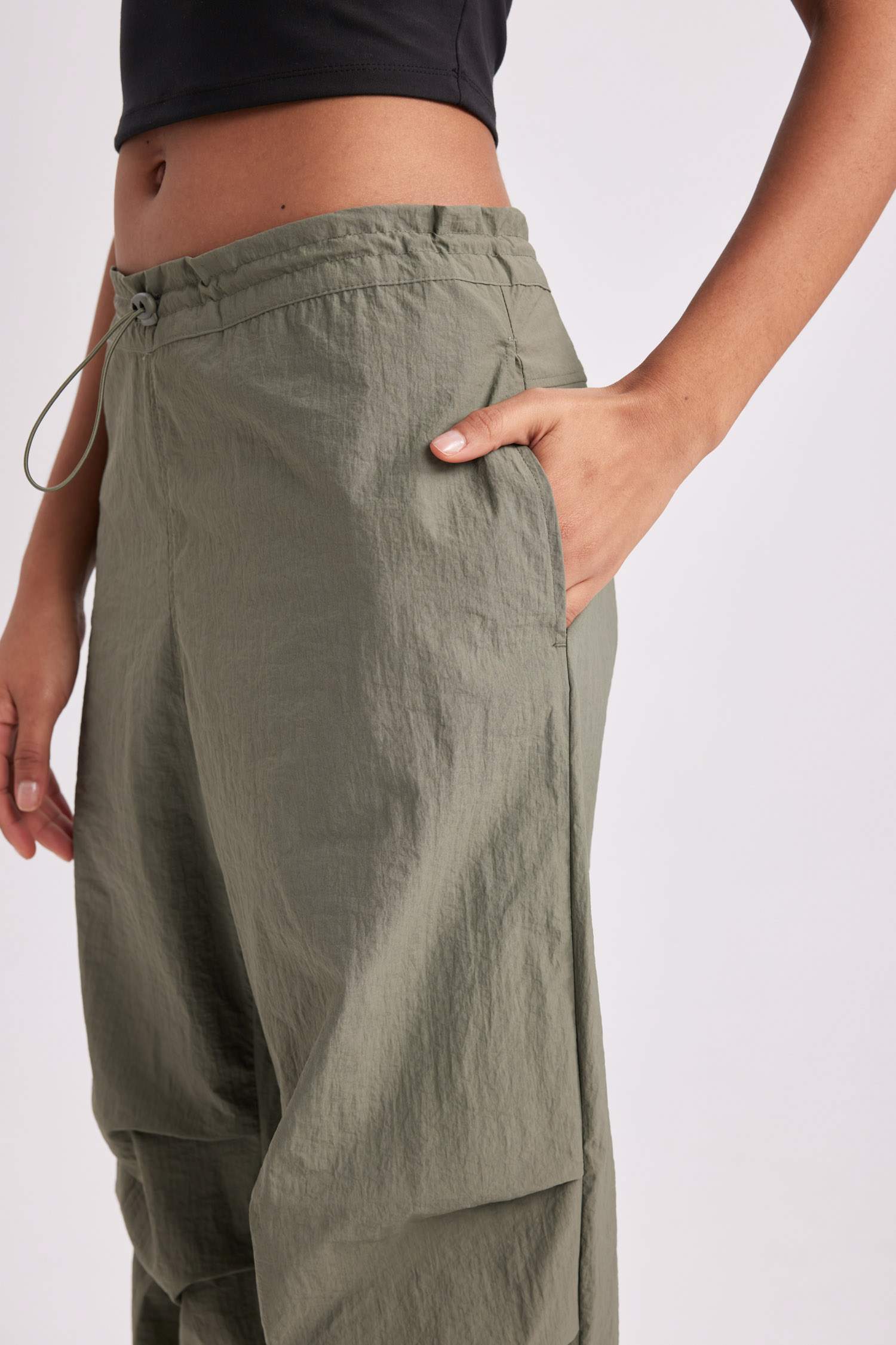 DeFactoFit Oversize Geniş Kalıp Sporcu Paraşüt Pantolon Standart Boy