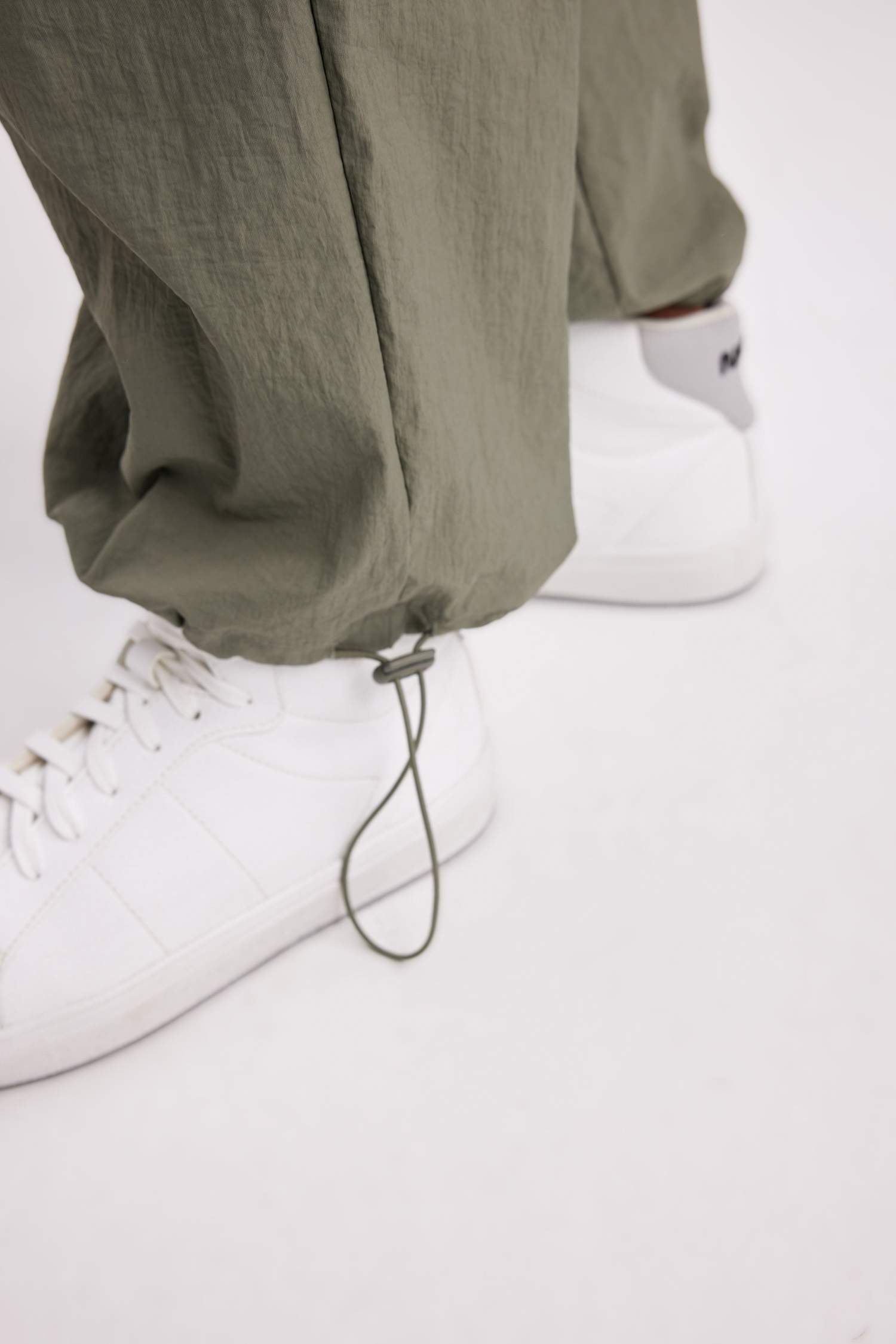 DeFactoFit Oversize Geniş Kalıp Sporcu Paraşüt Pantolon Standart Boy