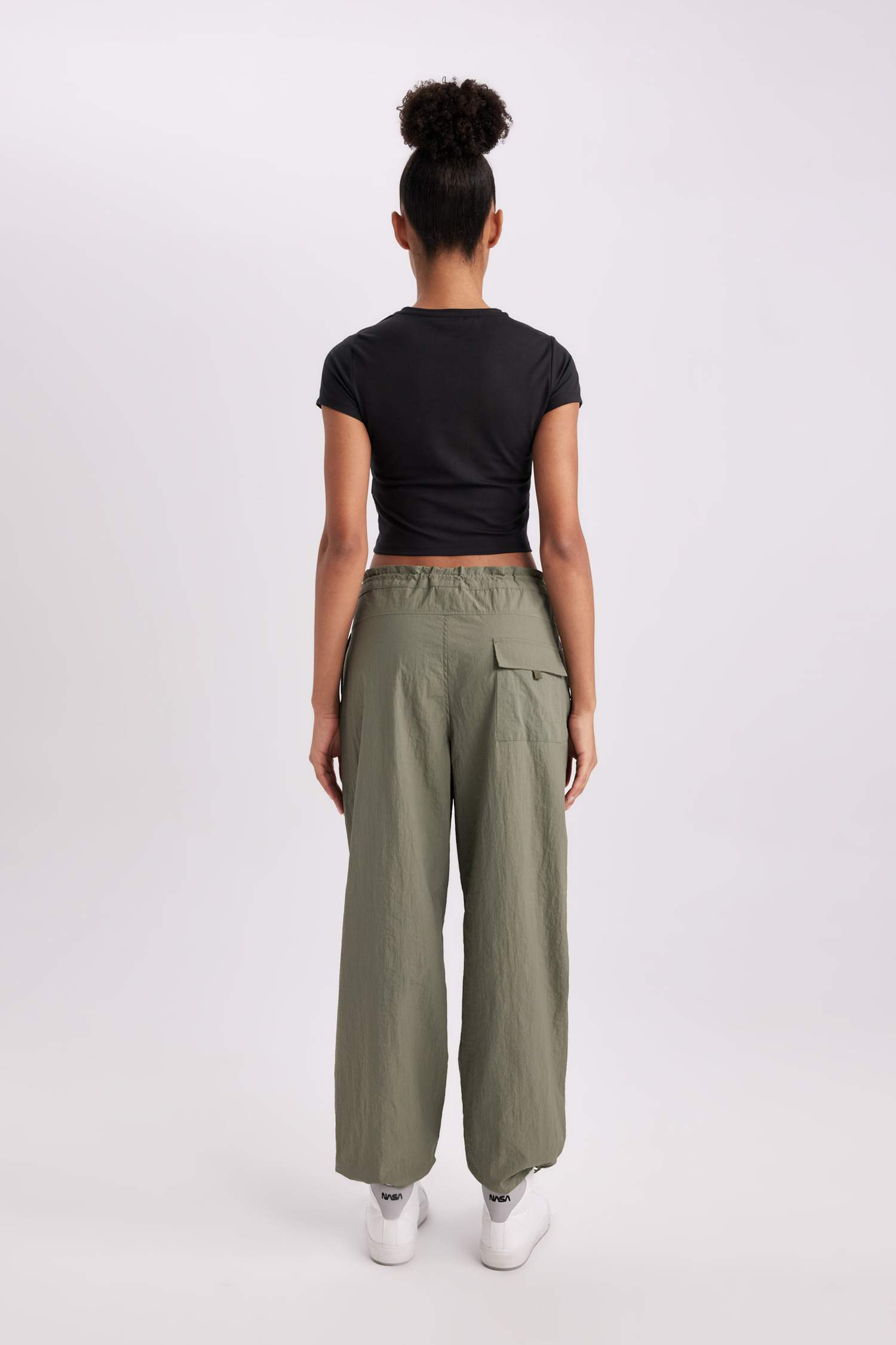 DeFactoFit Oversize Geniş Kalıp Sporcu Paraşüt Pantolon Standart Boy