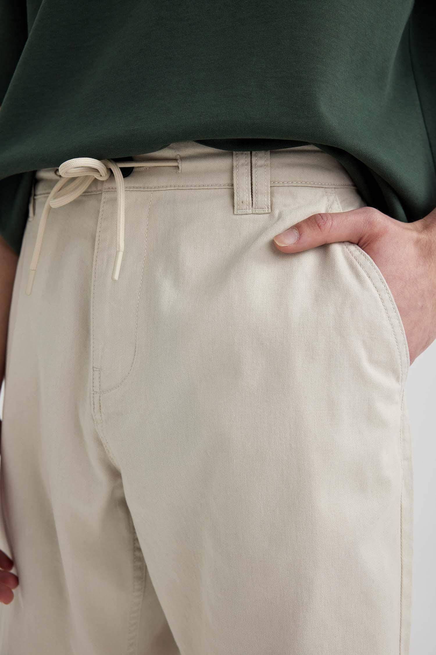 برمودا جينز قصة عادية