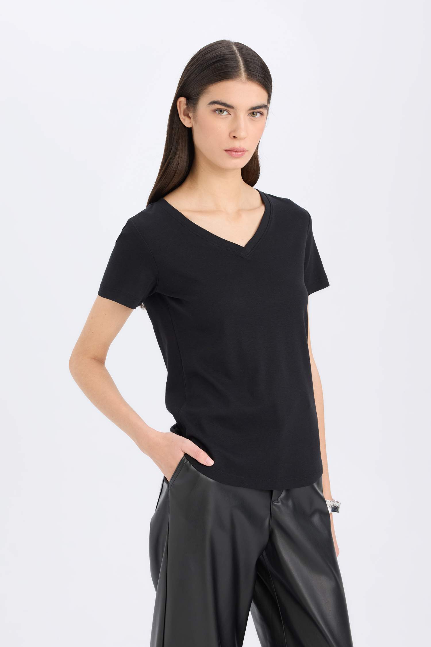 تيشيرت سادة مضلع قصة عادية بياخة V