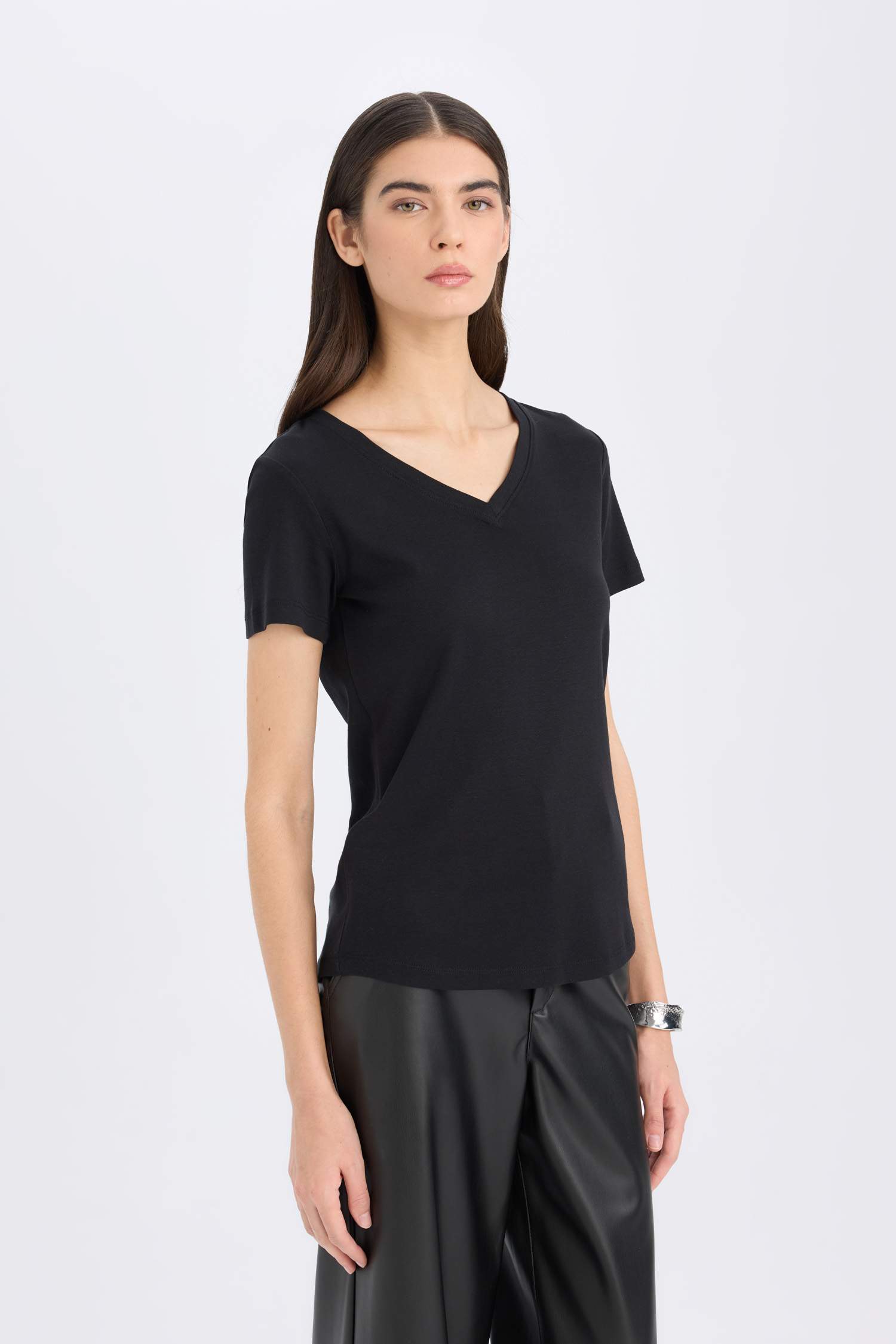 تيشيرت سادة مضلع قصة عادية بياخة V