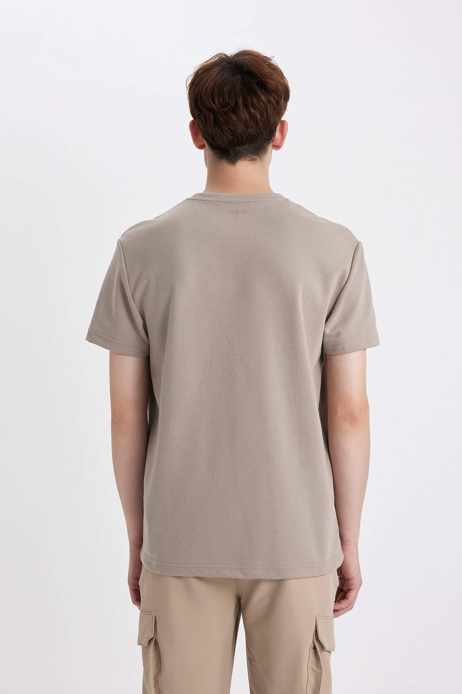 дөңгелек жаға минималл Қысқа жеңді футболка