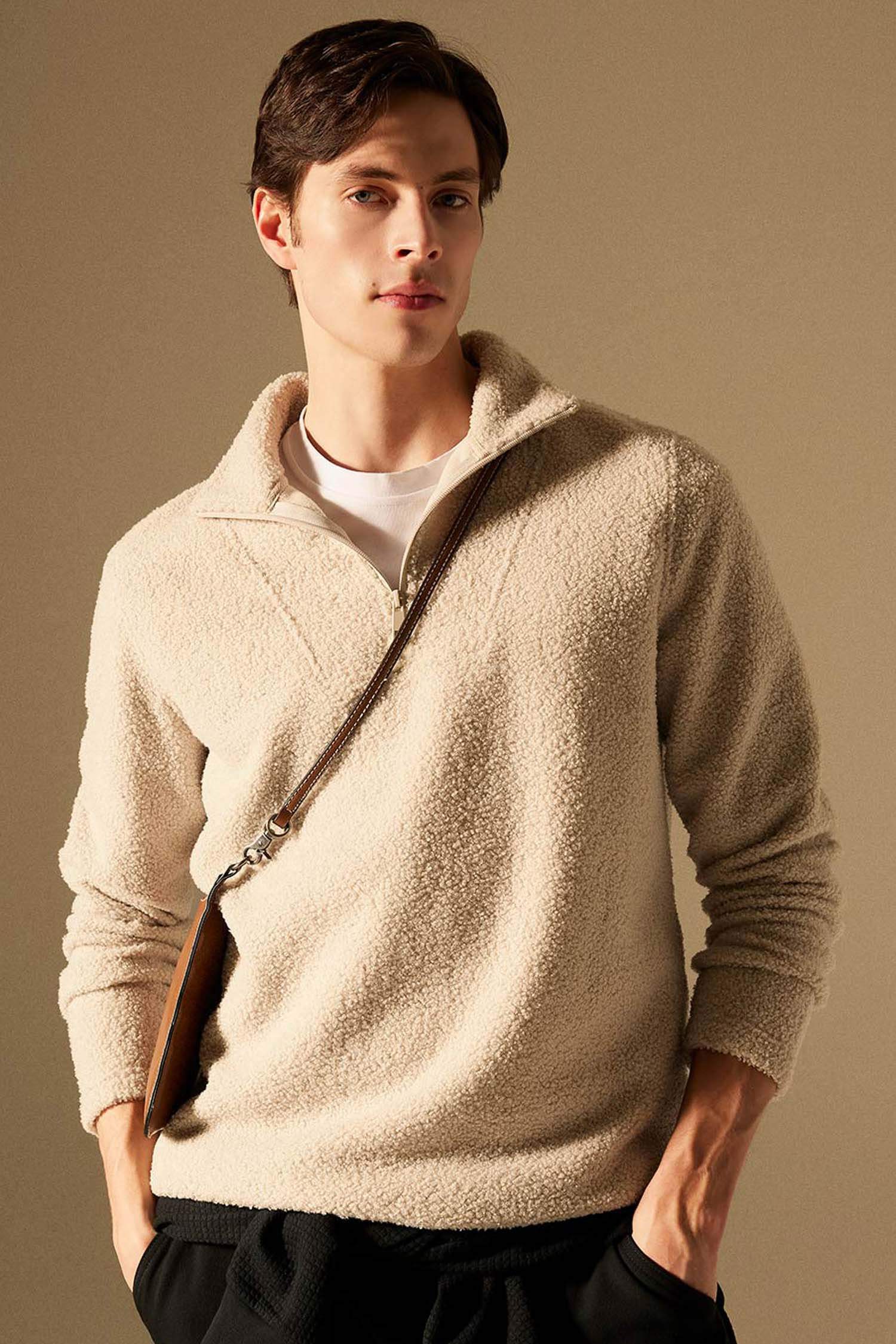 سويت شيرت فرو قصة عادية بياخة عالية