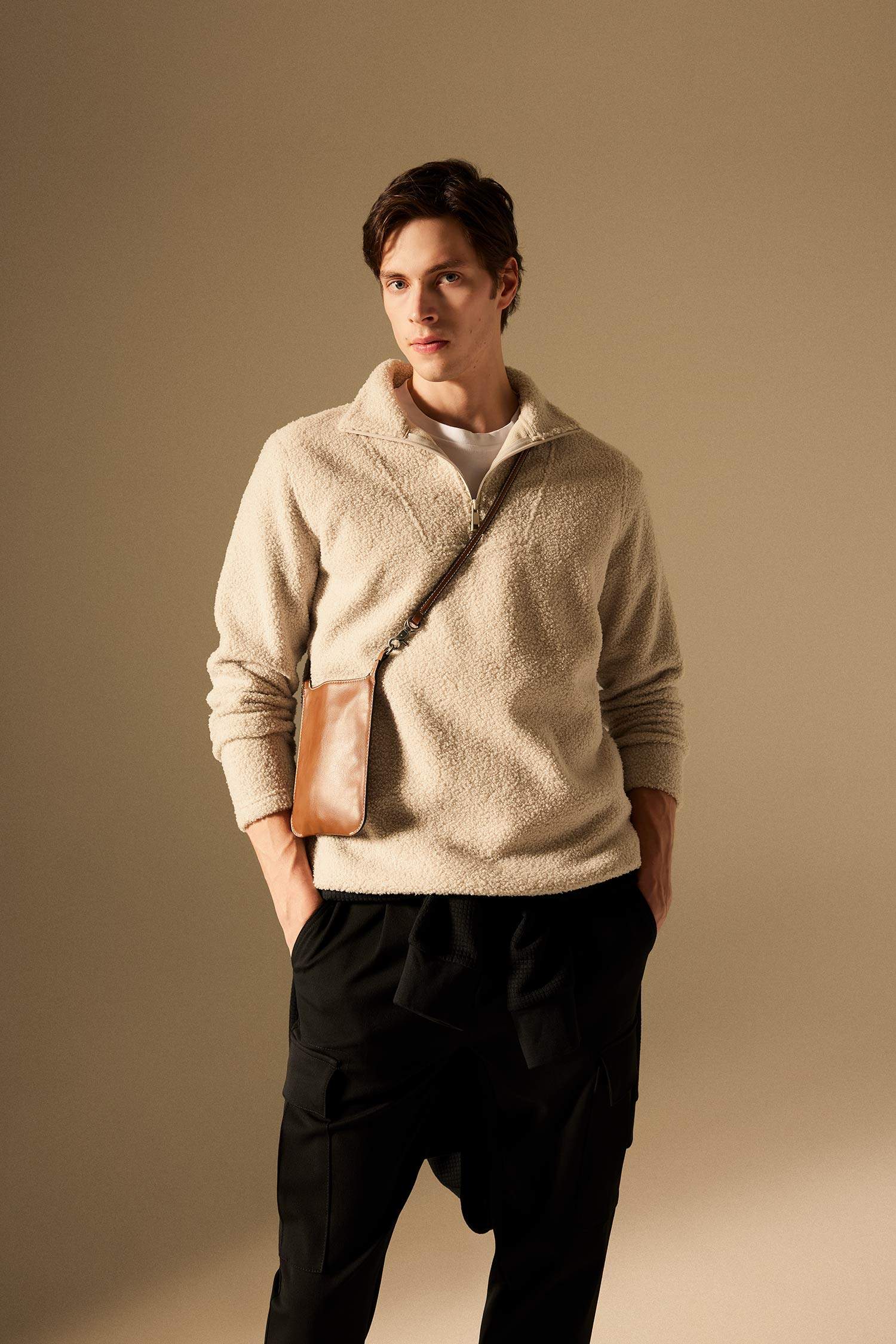 سويت شيرت فرو قصة عادية بياخة عالية