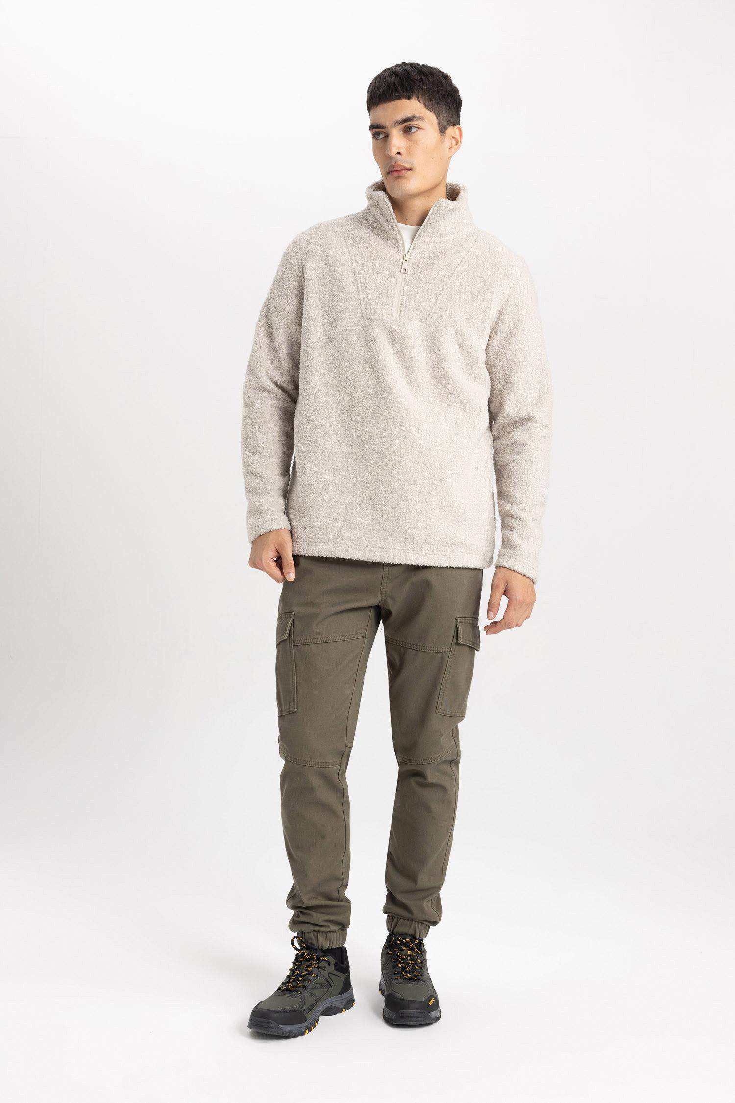 سويت شيرت فرو قصة عادية بياخة عالية