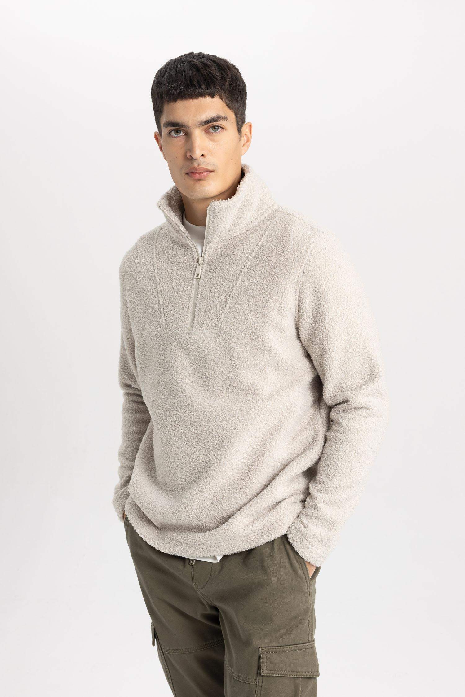 سويت شيرت فرو قصة عادية بياخة عالية