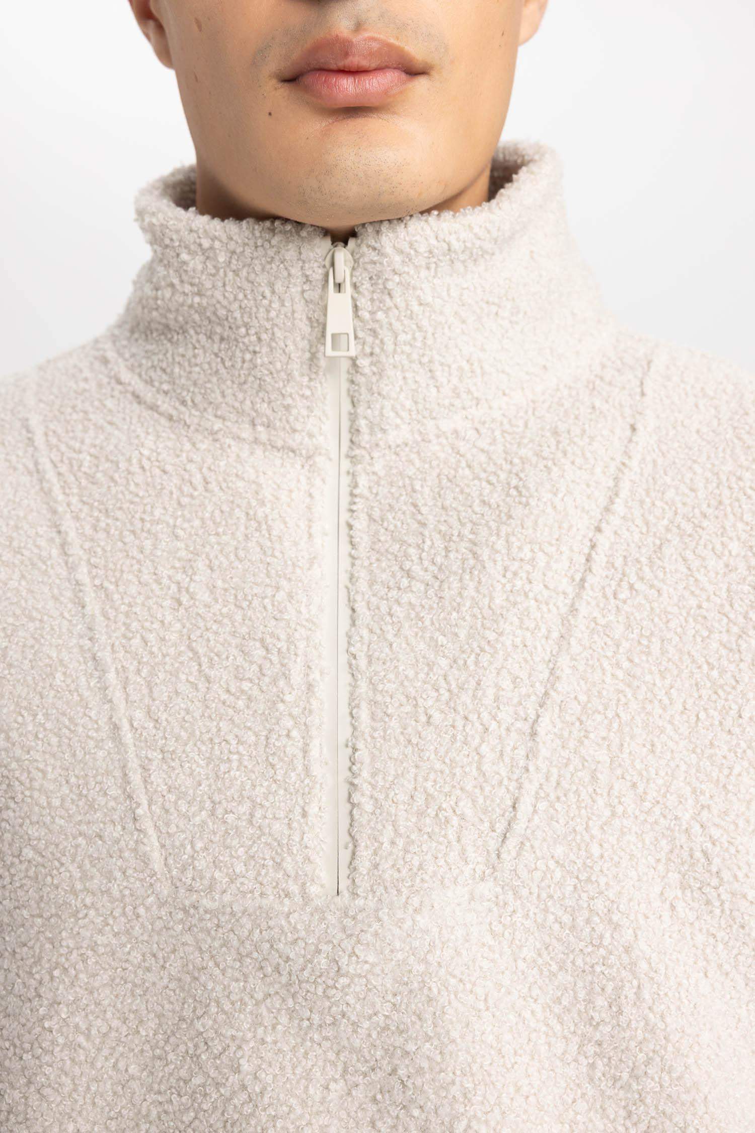 سويت شيرت فرو قصة عادية بياخة عالية