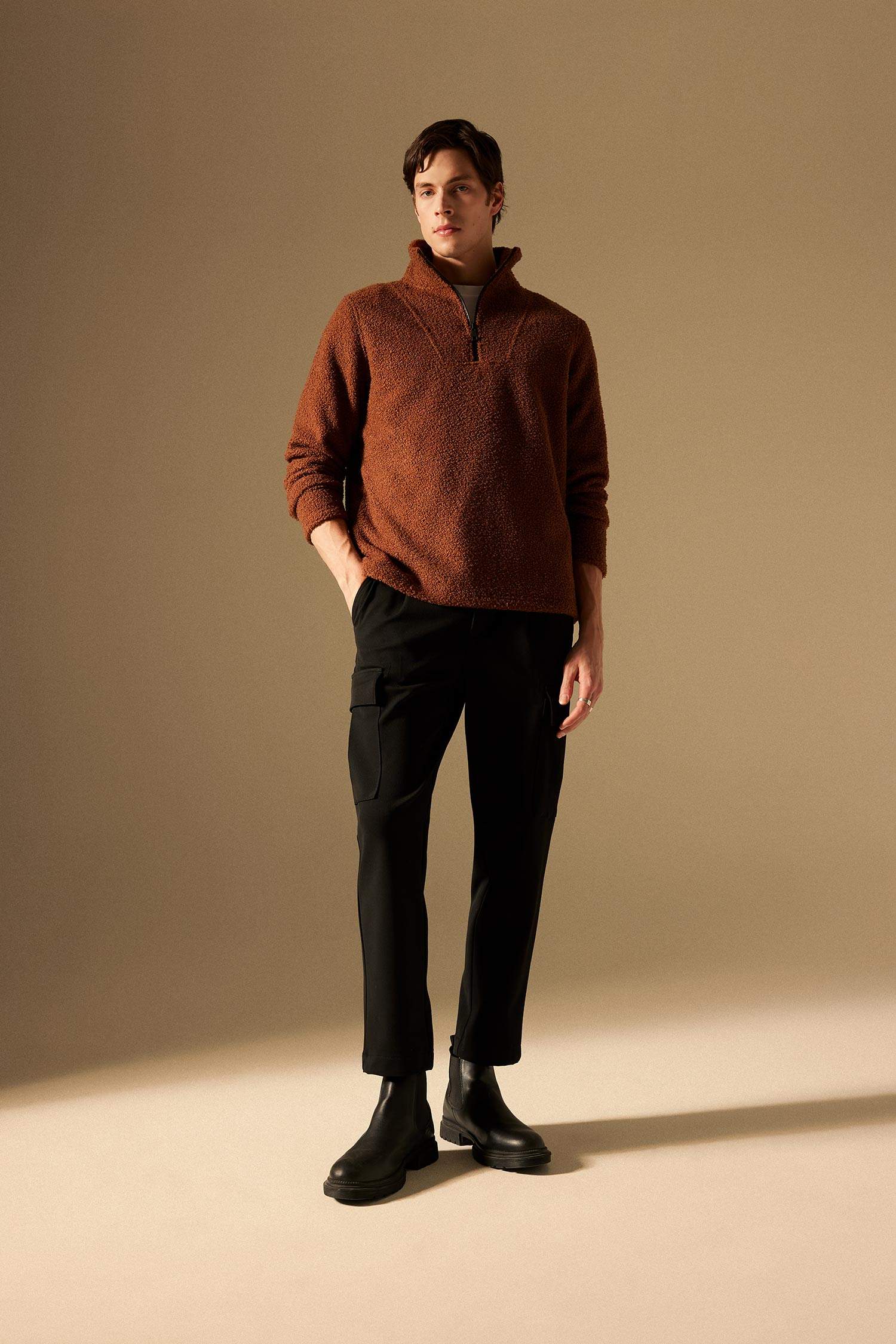 Regular Fit Dik Yaka Fermuarlı Pelüş Sweatshirt