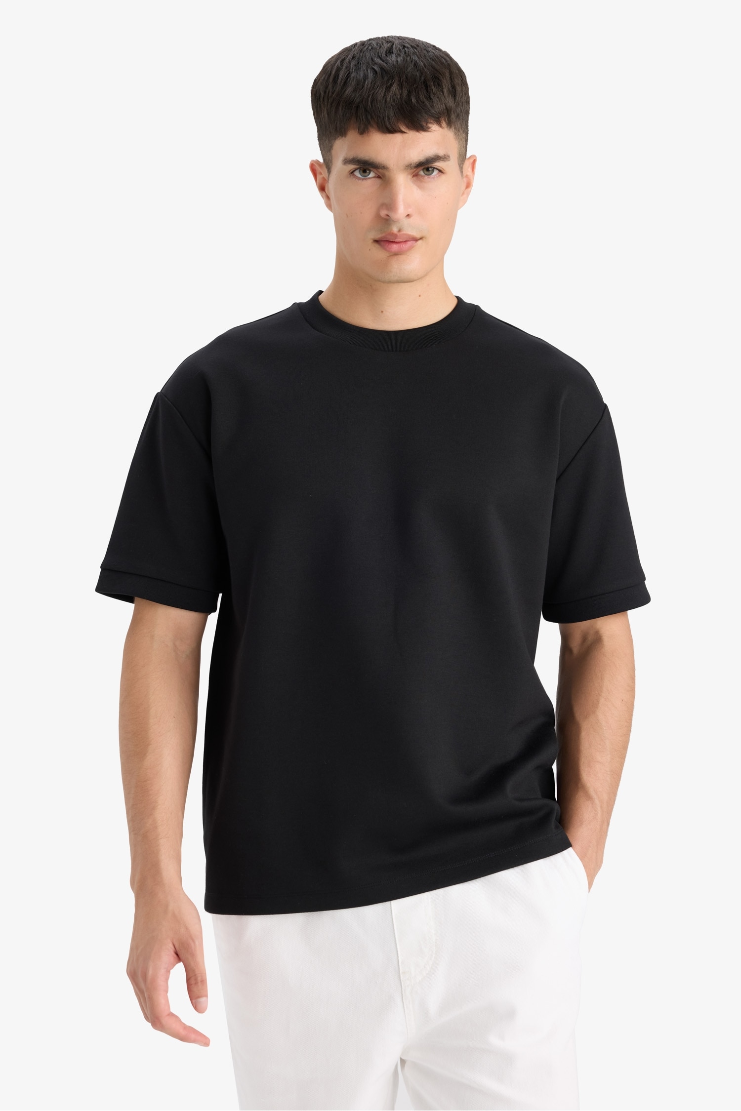 تيشيرت أسود نص كم اوفر سايز ثقيل برقبة مستديرة