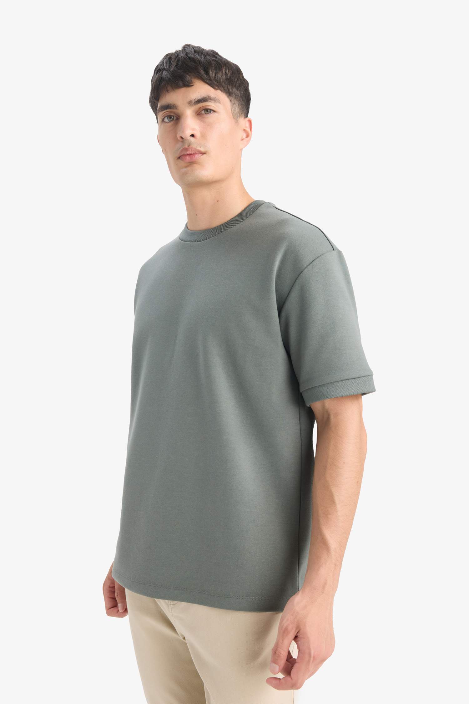 Oversize Geniş Kalıp Bisiklet Yaka Ağır Kumaş Basic Düz Kısa Kollu Tişört