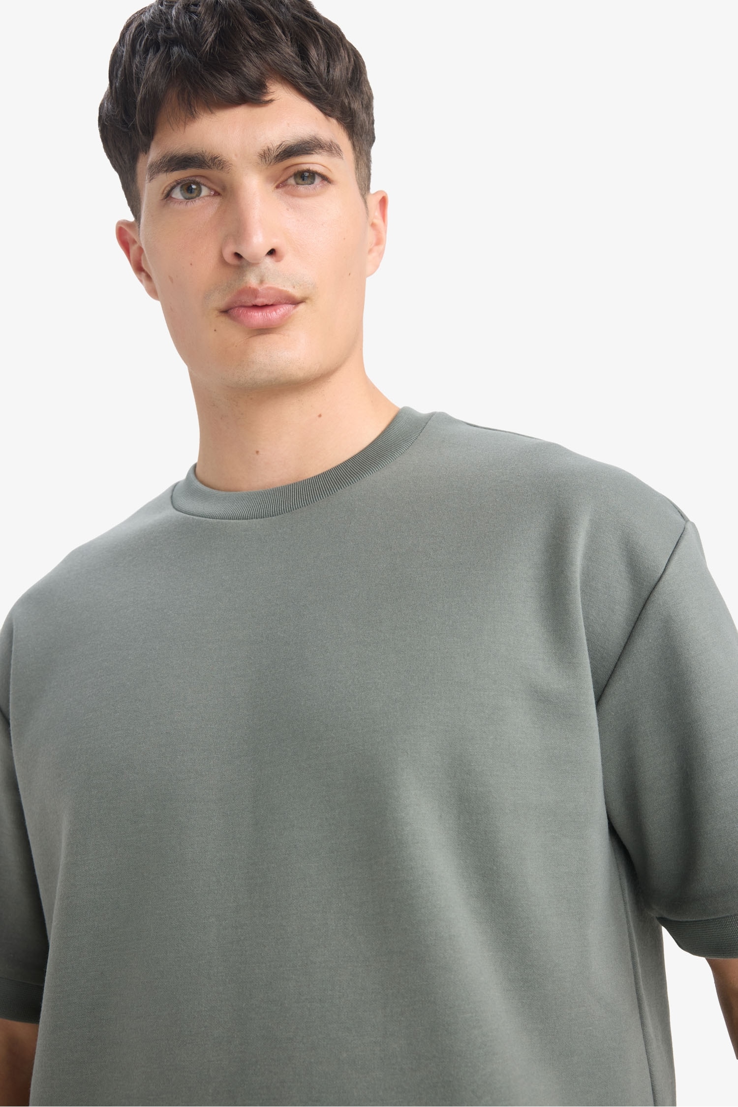 Oversize Geniş Kalıp Bisiklet Yaka Ağır Kumaş Basic Düz Kısa Kollu Tişört