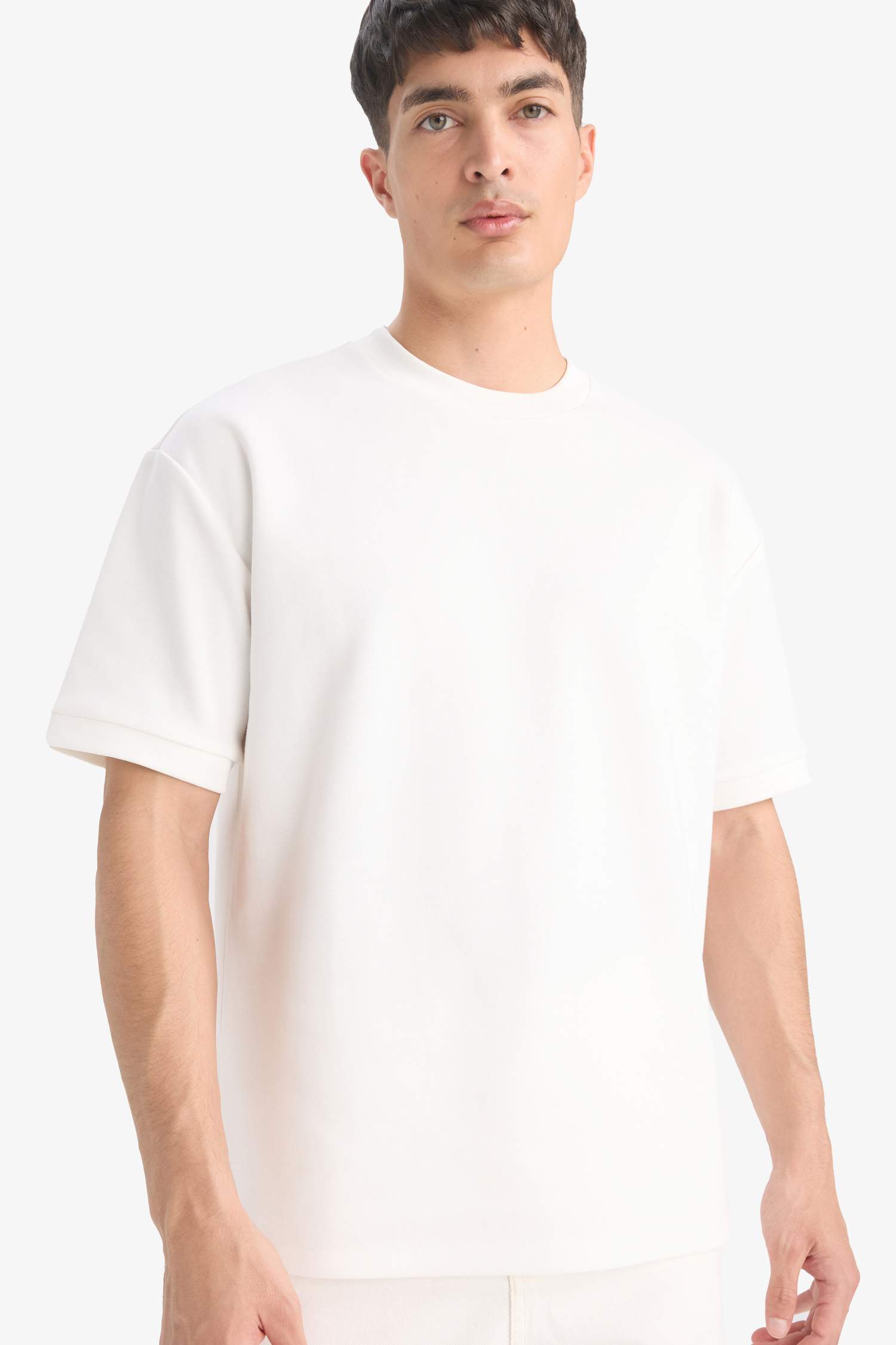 Oversize Geniş Kalıp Bisiklet Yaka Ağır Kumaş Basic Düz Kısa Kollu Beyaz Tişört