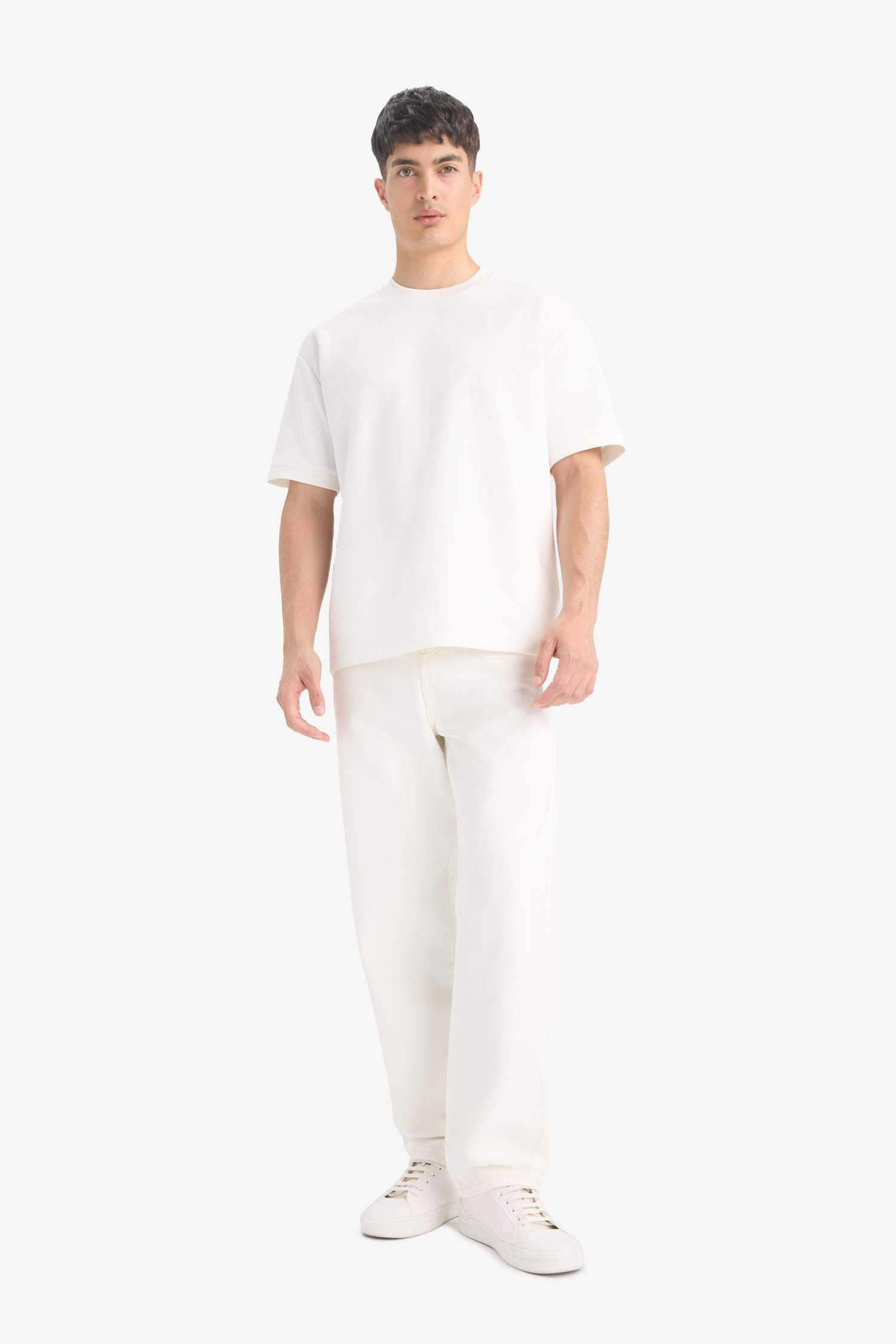 Oversize Geniş Kalıp Bisiklet Yaka Ağır Kumaş Basic Düz Kısa Kollu Beyaz Tişört