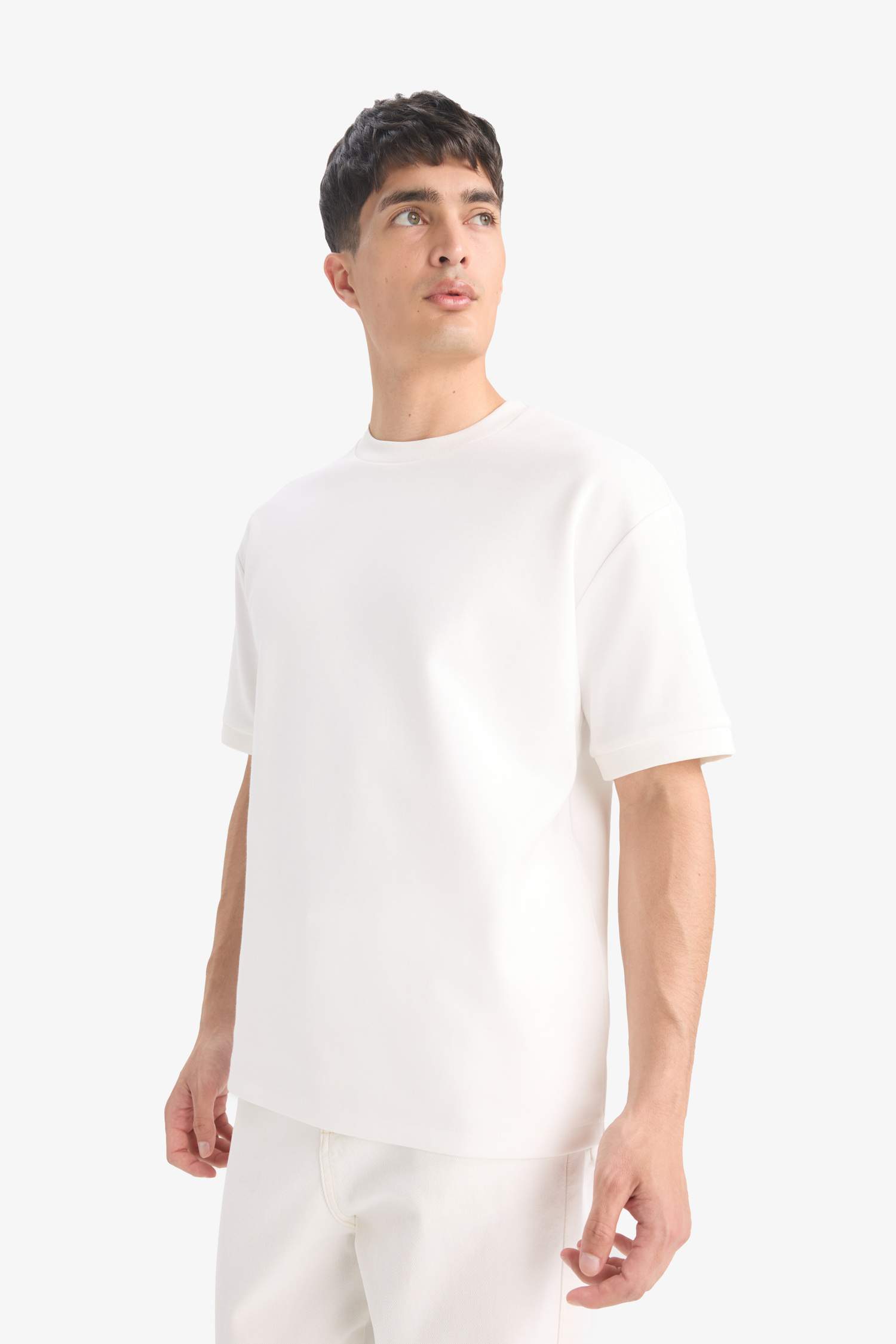 Oversize Geniş Kalıp Bisiklet Yaka Ağır Kumaş Basic Düz Kısa Kollu Beyaz Tişört