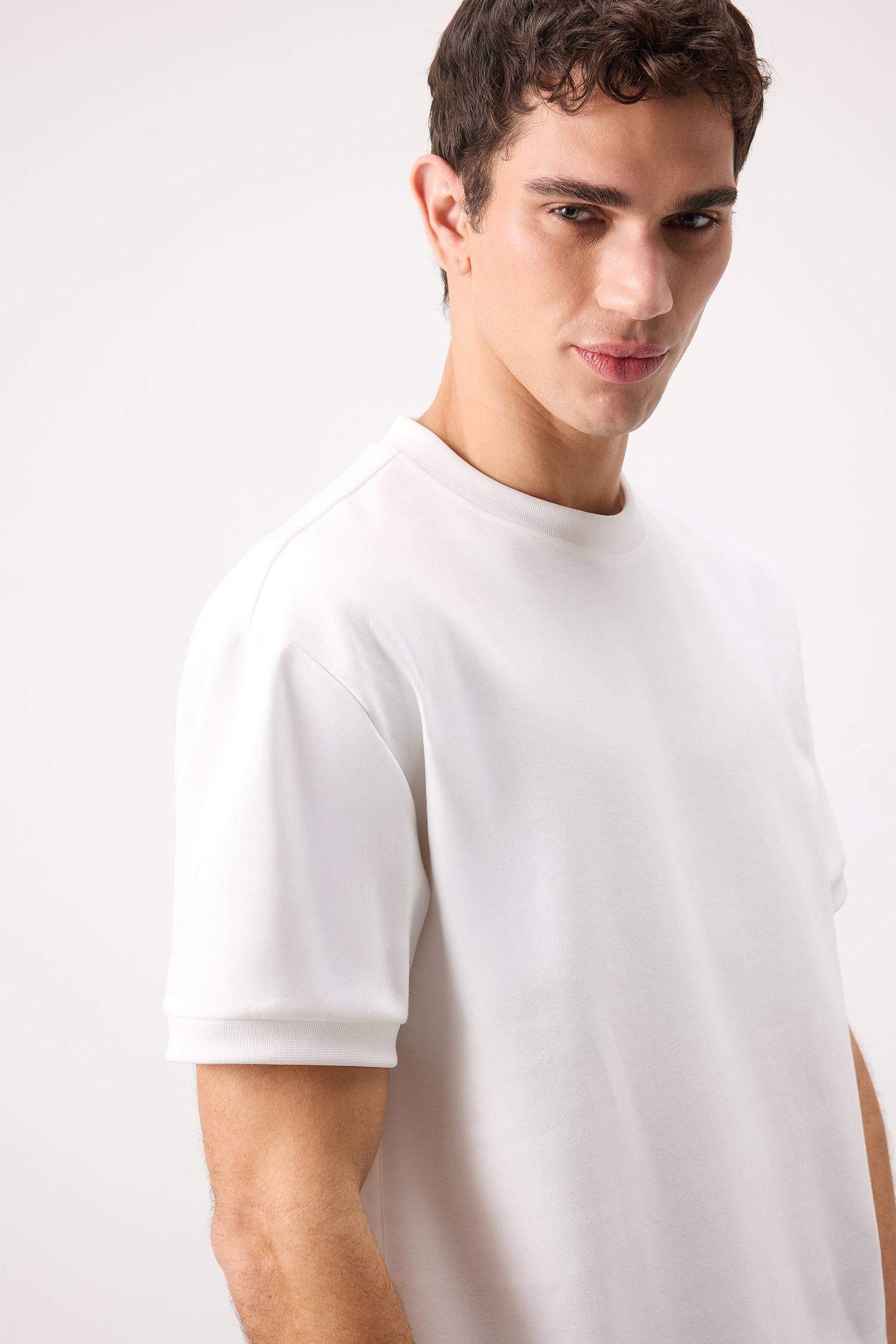 Oversize Geniş Kalıp Bisiklet Yaka Basic Düz Kısa Kollu Ağır Kumaş Beyaz Tişört