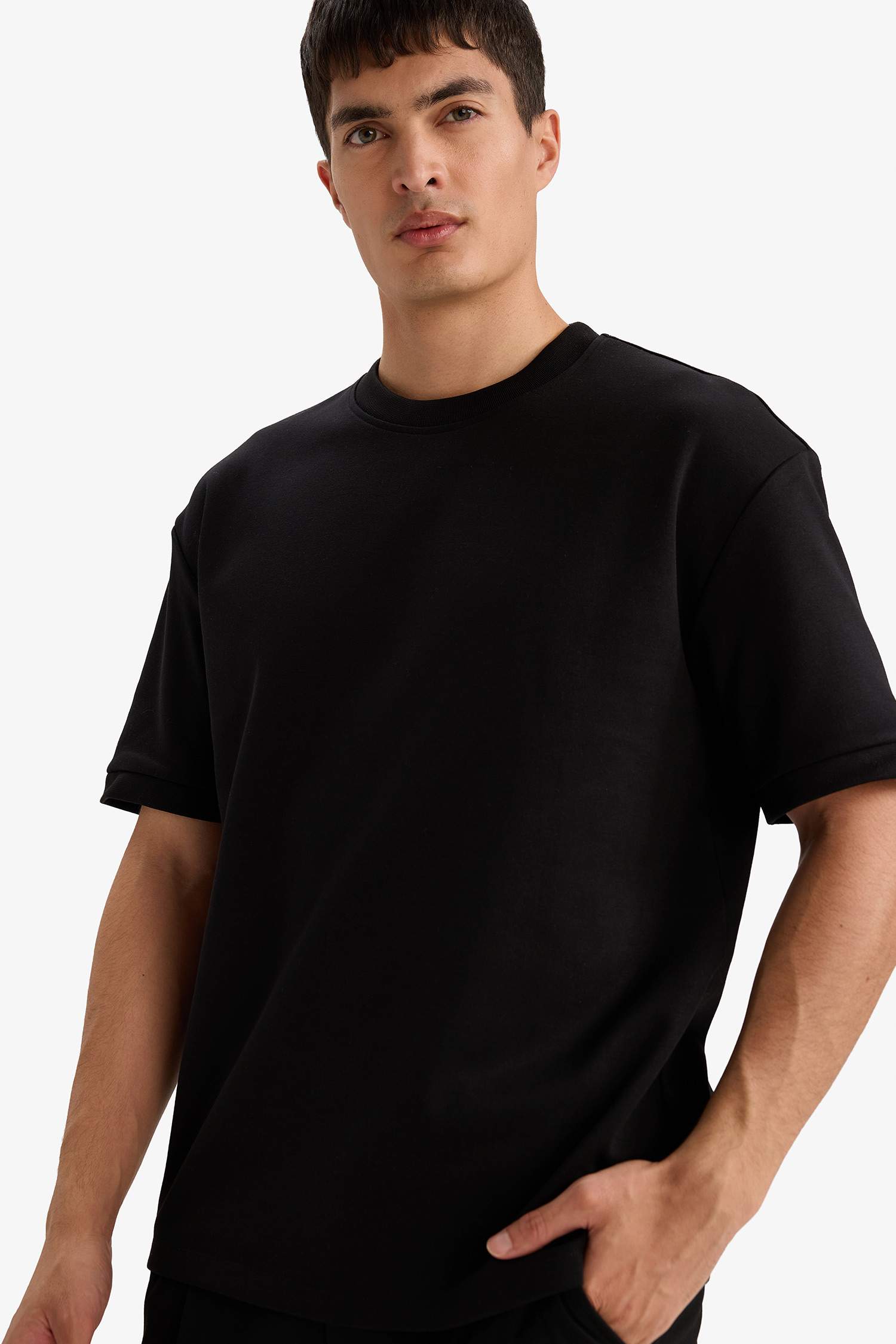 Oversize Geniş Kalıp Bisiklet Yaka Ağır Kumaş Basic Düz Kısa Kollu Siyah Tişört