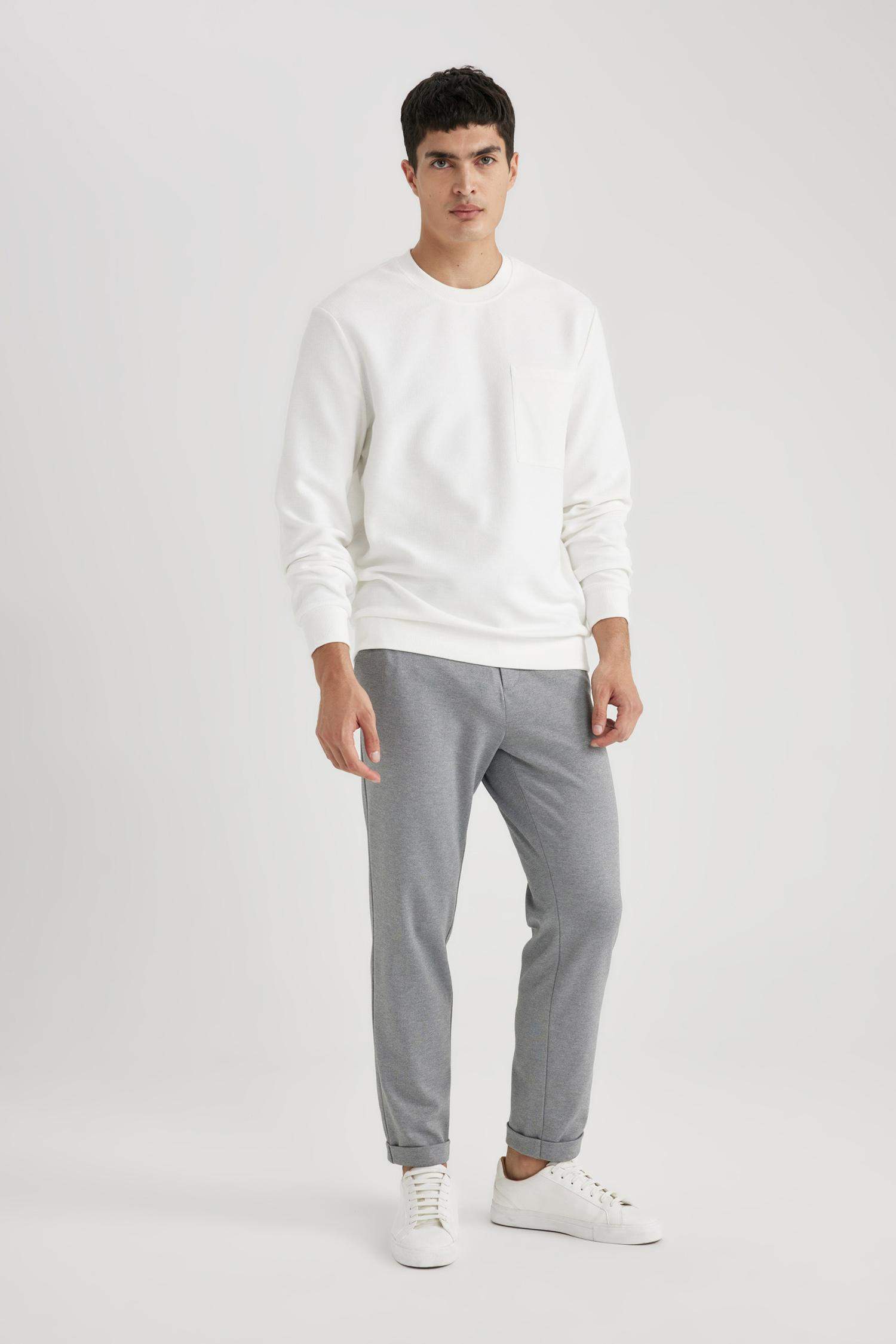 سويت شيرت محكم قصة عادية بياخة مستديرة