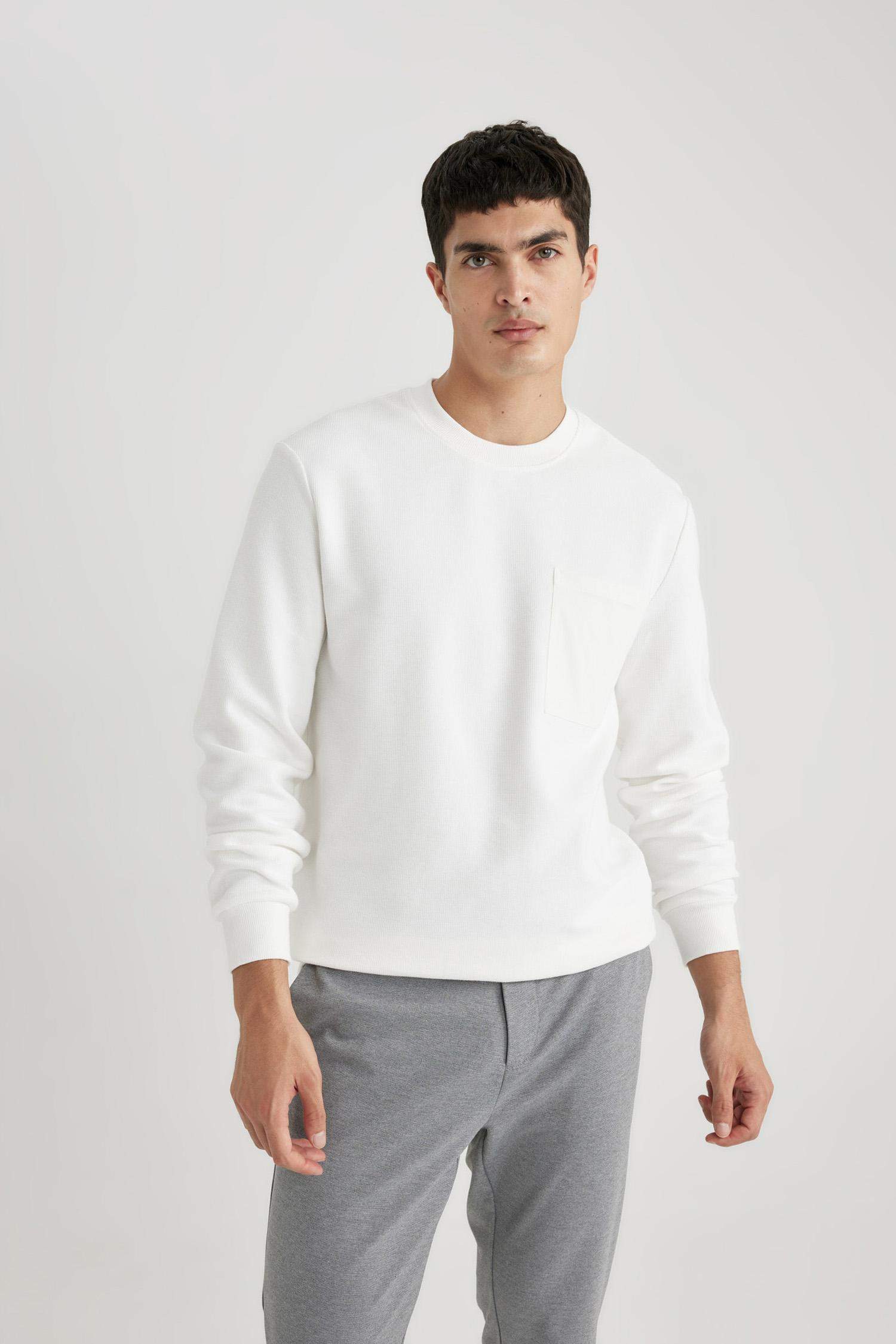 سويت شيرت محكم قصة عادية بياخة مستديرة