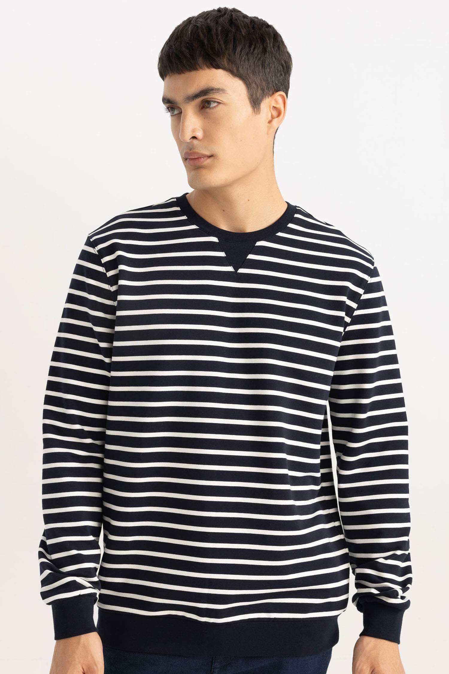 заманауи пішім дөңгелек жаға Свитер