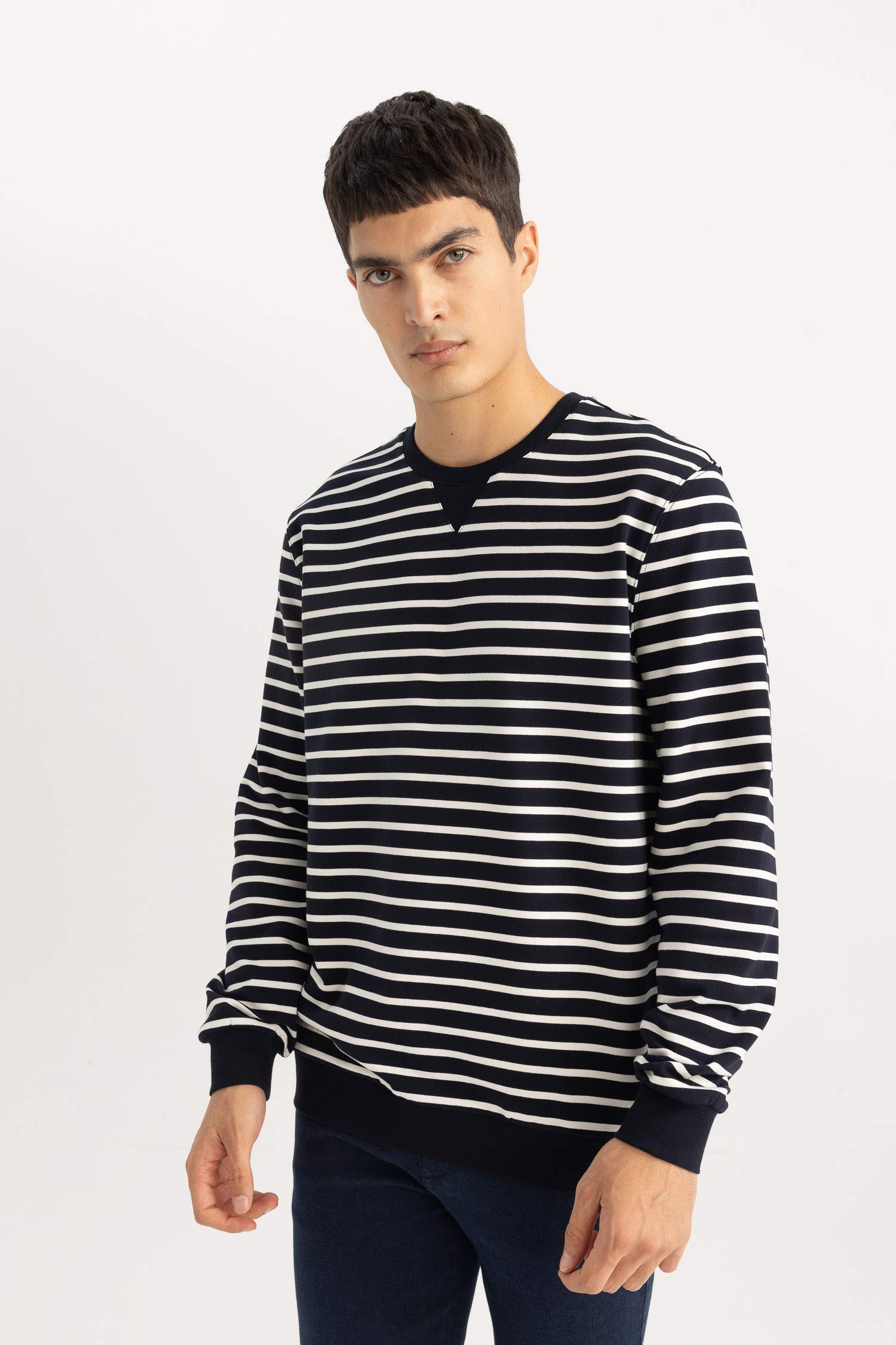 заманауи пішім дөңгелек жаға Свитер