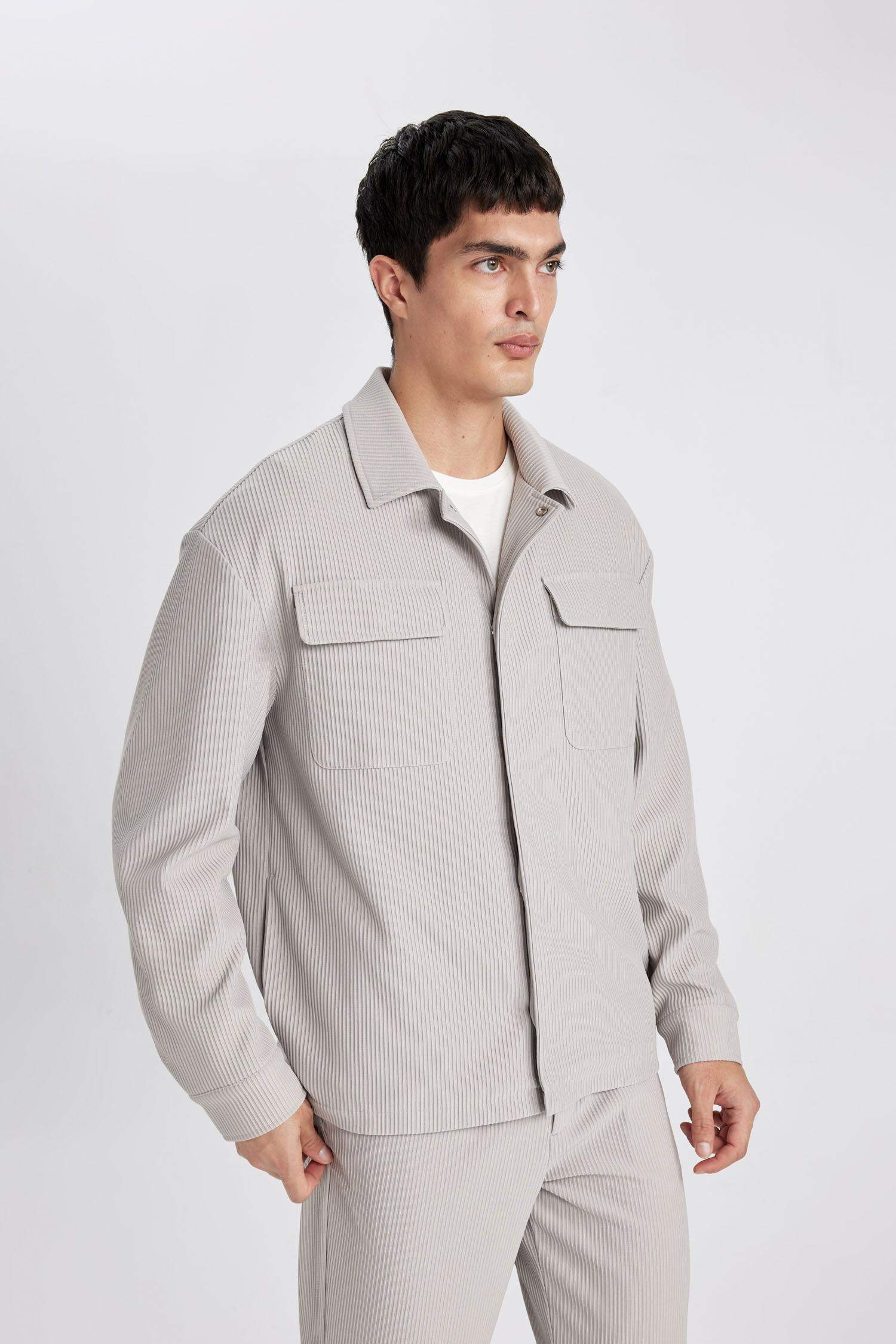 Relax Fit Gömlek Yaka Pilise Çıtçıtlı Cepli Gömlek Ceket