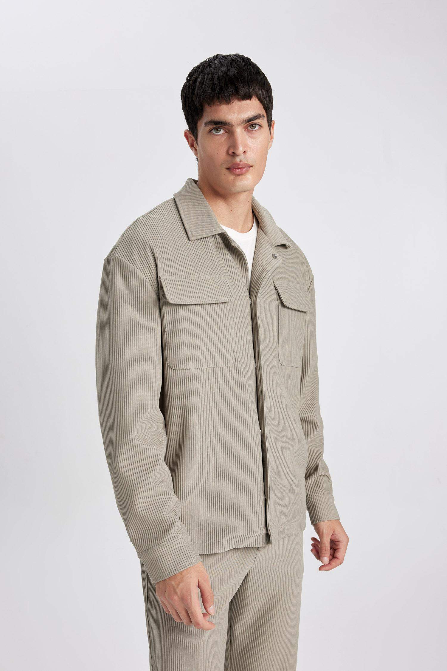 Relax Fit Gömlek Yaka Pilise Çıtçıtlı Cepli Gömlek Ceket