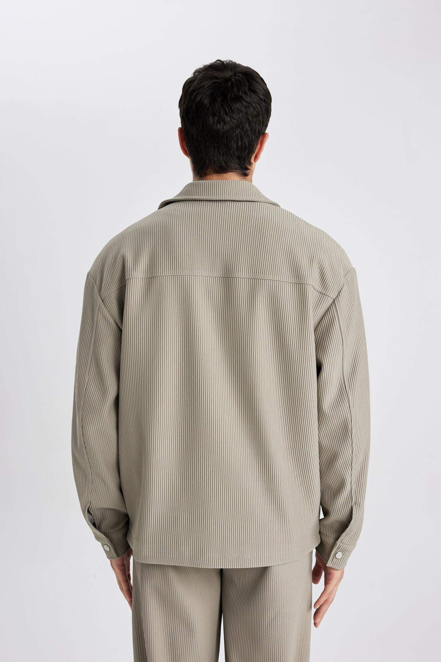 Relax Fit Gömlek Yaka Pilise Çıtçıtlı Cepli Gömlek Ceket