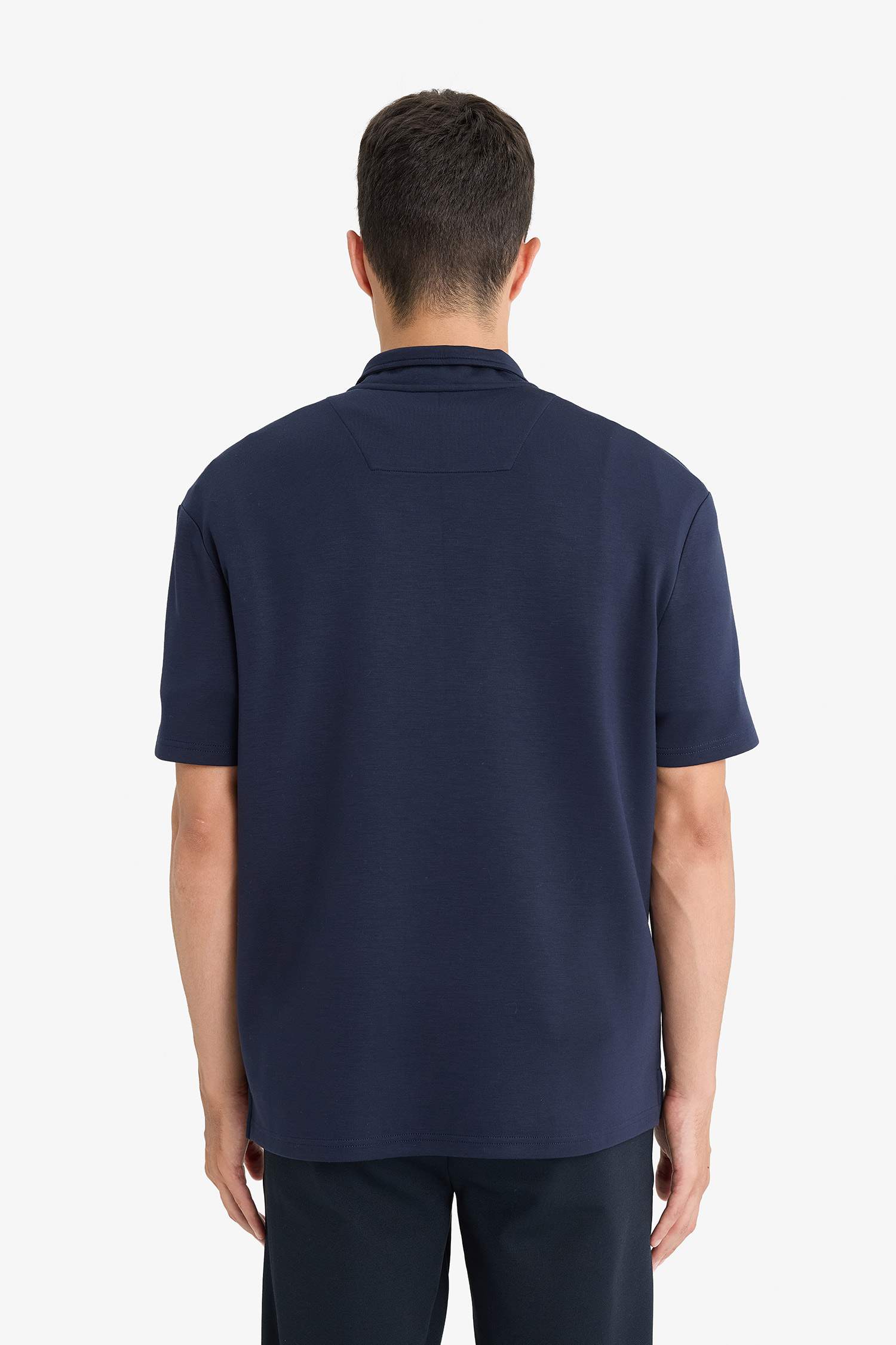 تيشيرت نص ردن قصة عادية بياخة عالية بسحاب