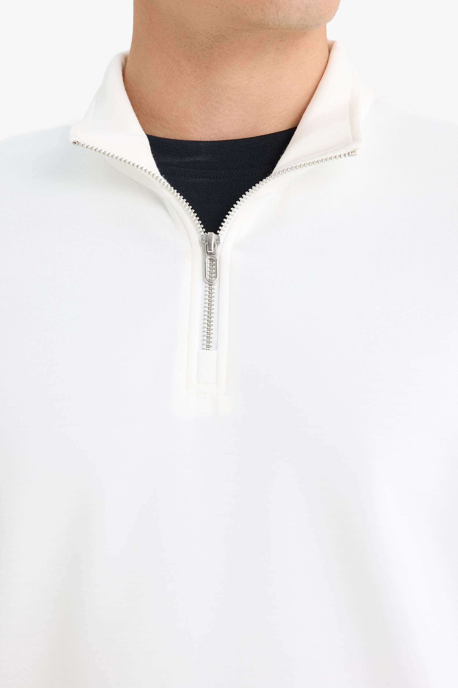 Regular Fit Dik Yaka Yarım Fermuarlı Modal Karışımlı Ağır Kumaş Kısa Kollu Tişört