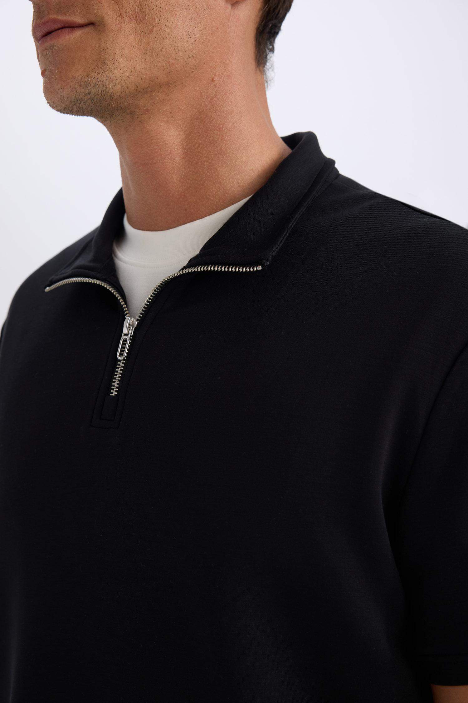 Regular Fit Dik Yaka Yarım Fermuarlı Ağır Kumaş Kısa Kollu Siyah Tişört