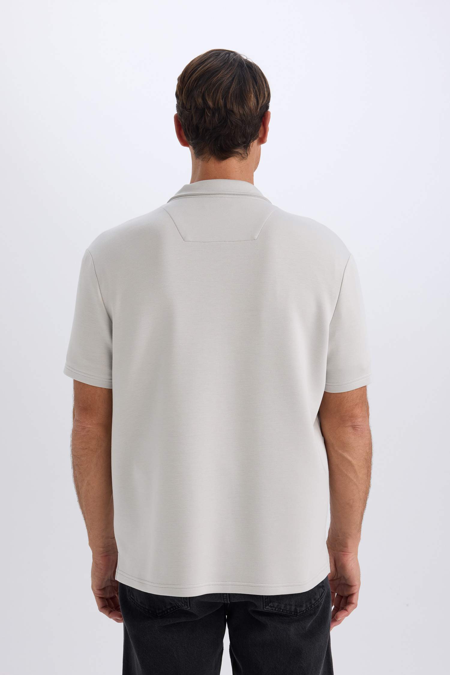 Regular Fit Dik Yaka Yarım Fermuarlı Ağır Kumaş Kısa Kollu Tişört