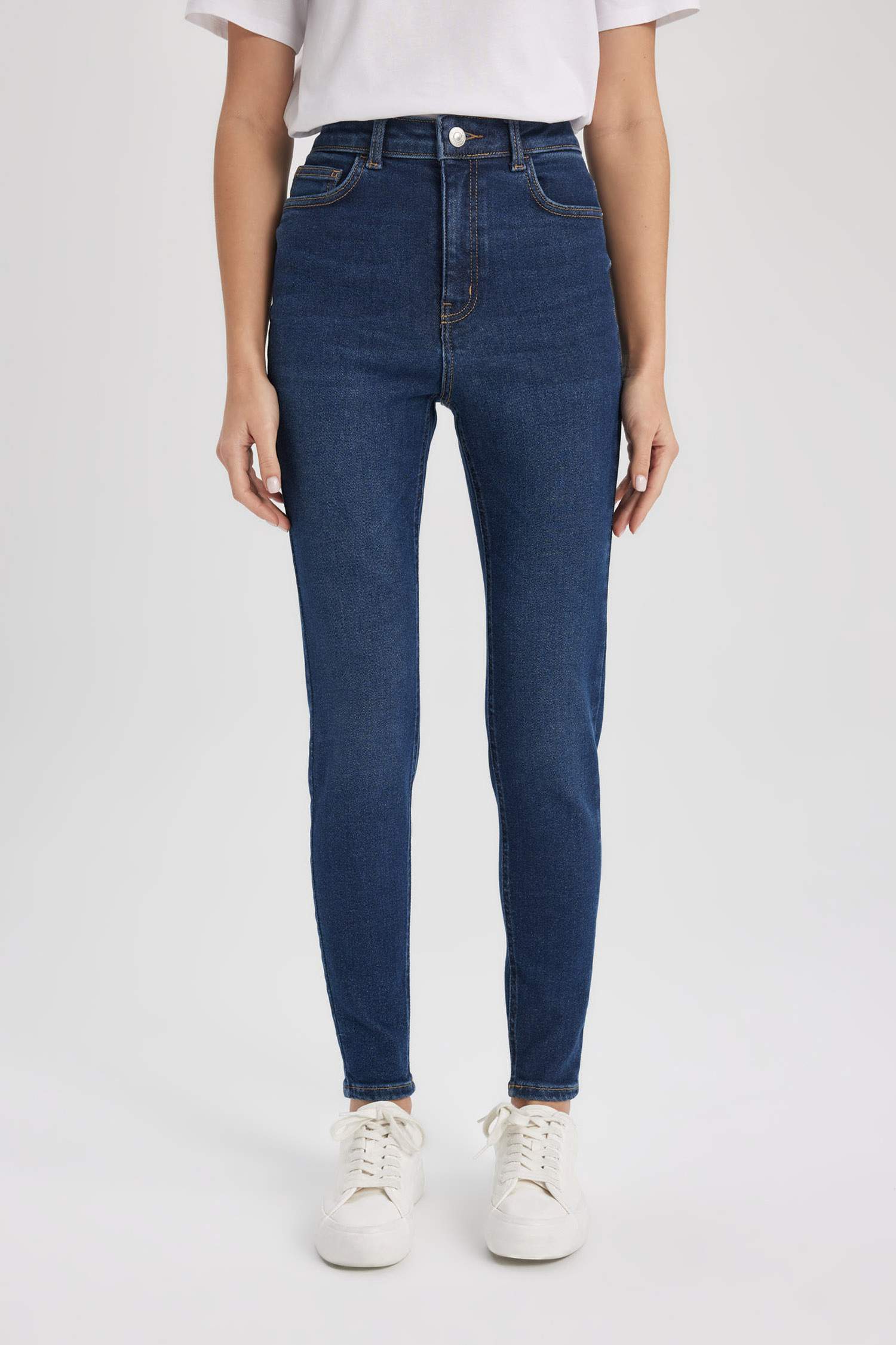 بنطرون جينز سكيني فيت بخصر عالي