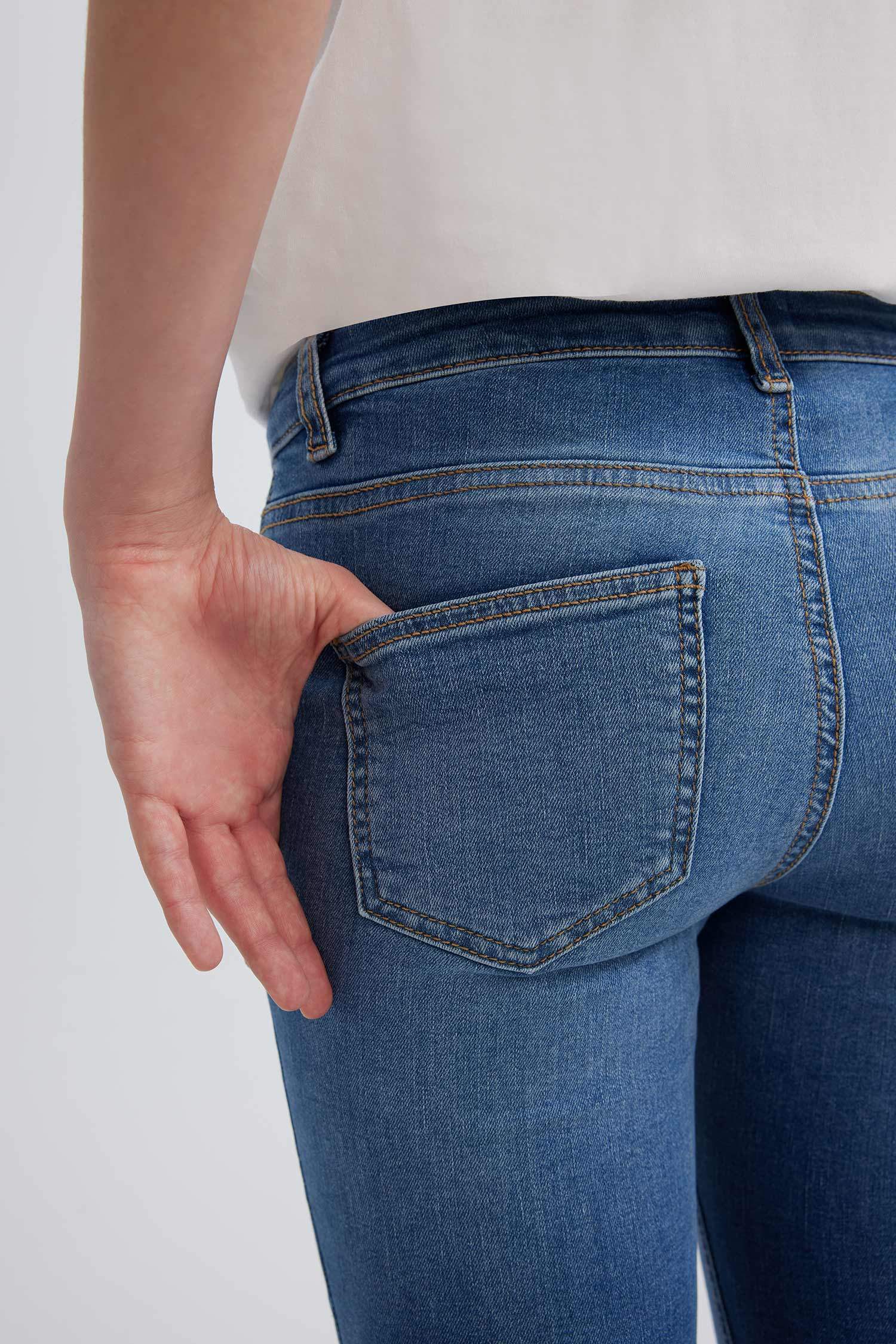 بنطرون جينز سكيني فيت بخصر عادي