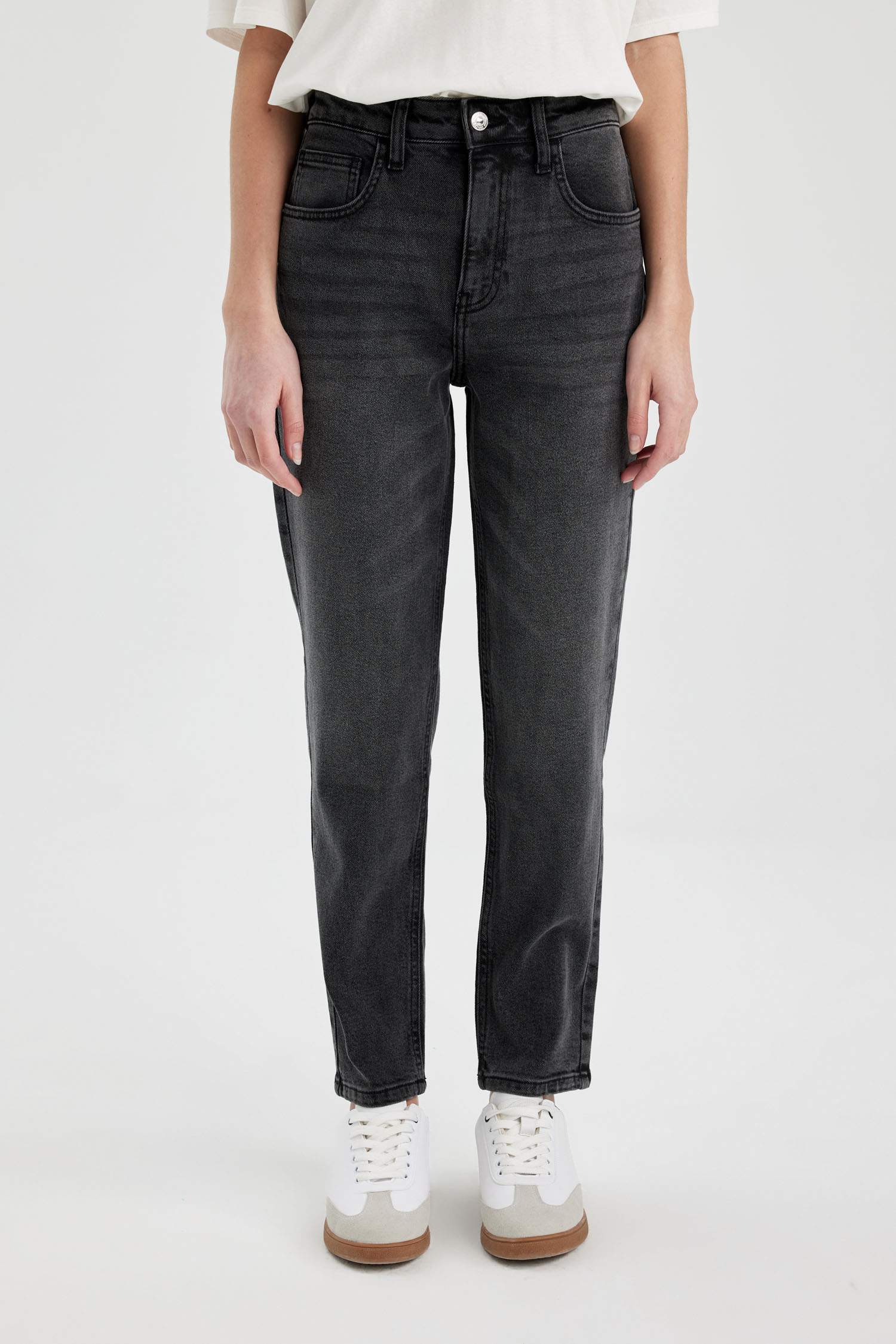 Comfort Mom Fit High Waist Relaxed Leg Jeans