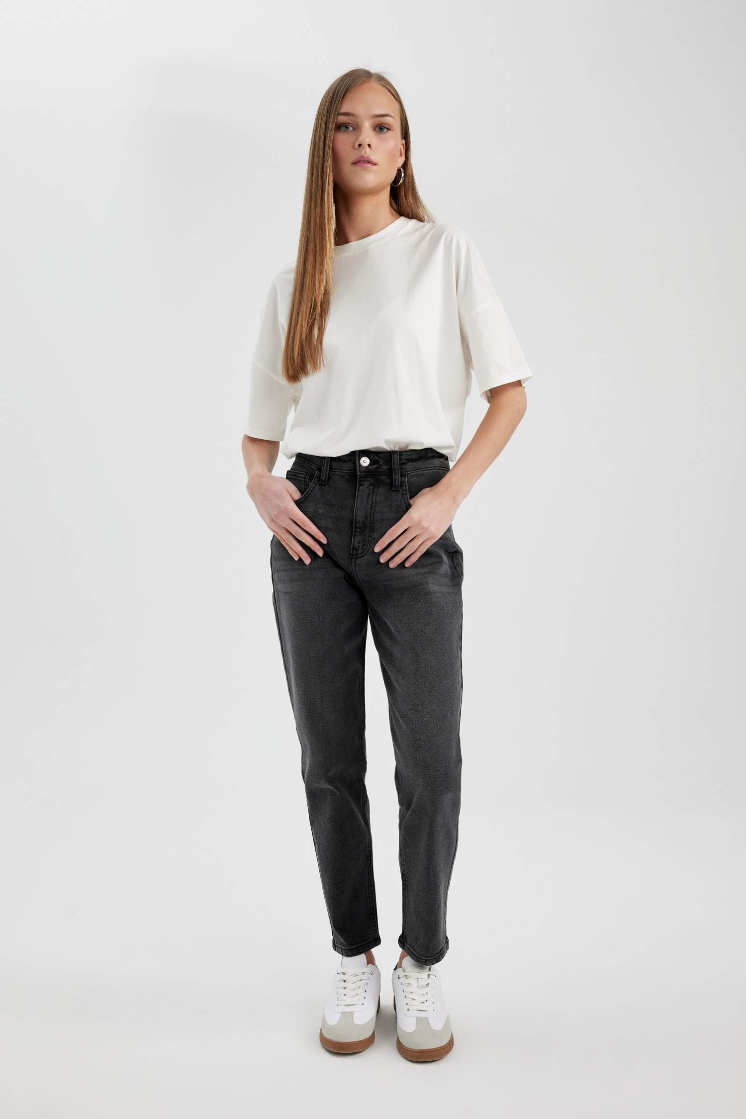 Comfort Mom Fit High Waist Relaxed Leg Jeans