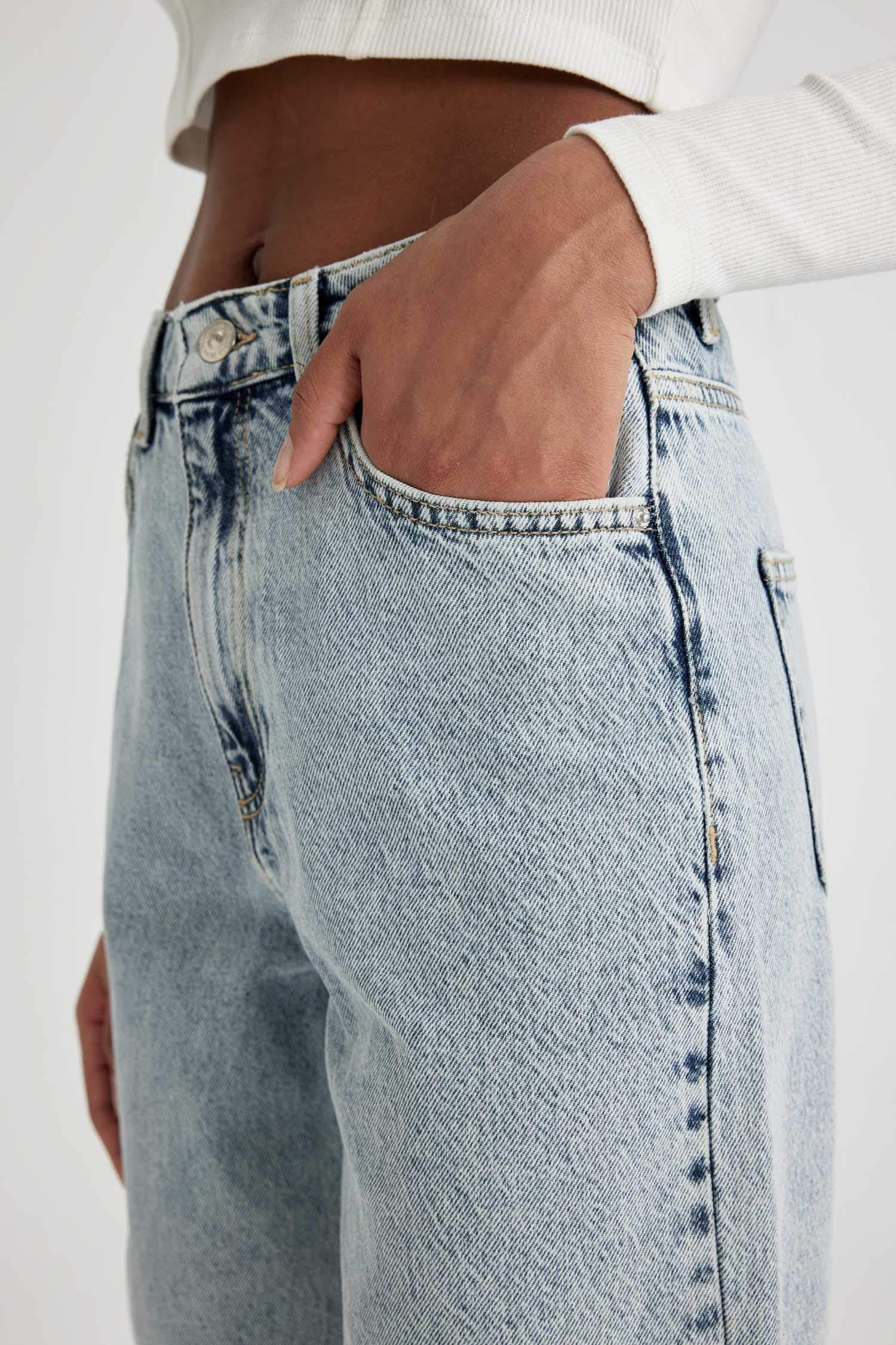 بنطرون جينز وايد ليج برجل واسع وحافة ممزقة