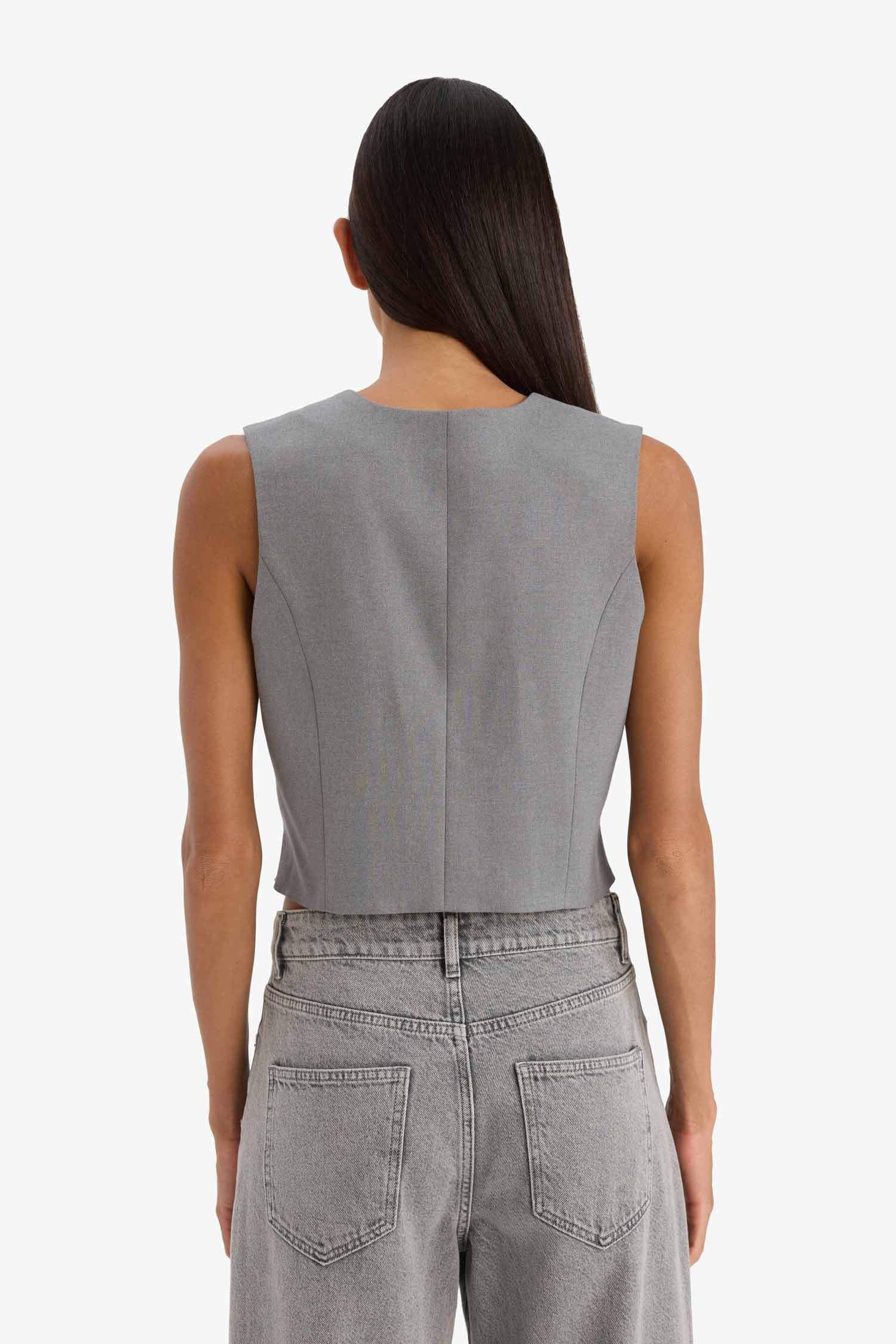 Жилет пиджак с V-образным вырезом и пуговицами