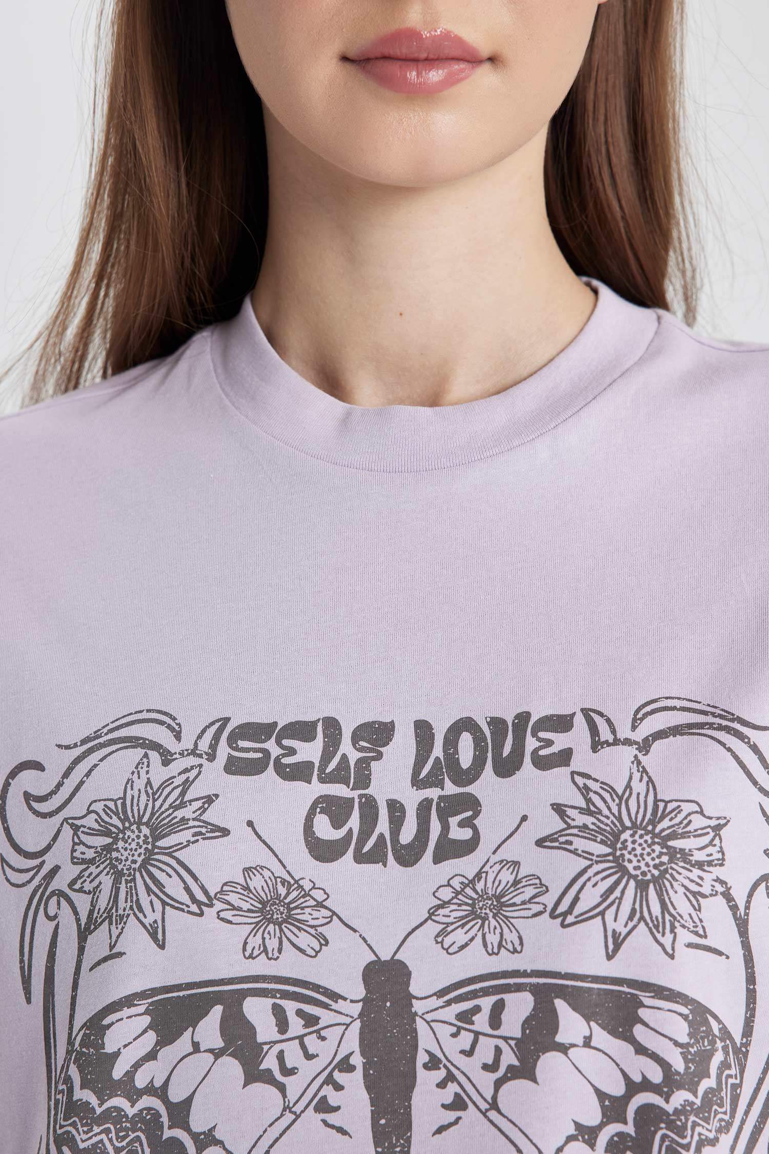 تي شيرت طويل نص كم قصة عادية مطبوع