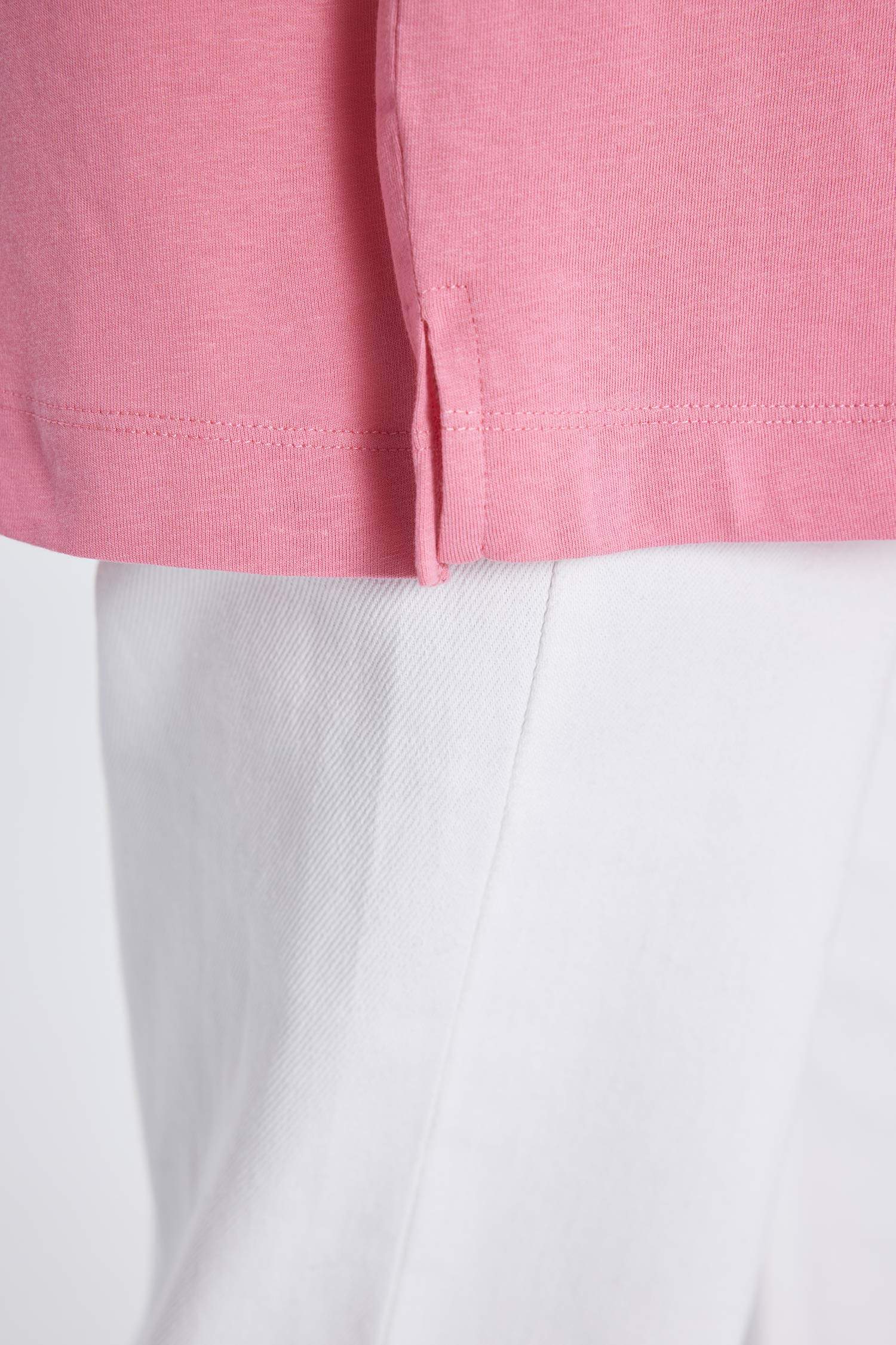 تونيك نص كم بطبعة شعار قصة عادية بياقة مستديرة